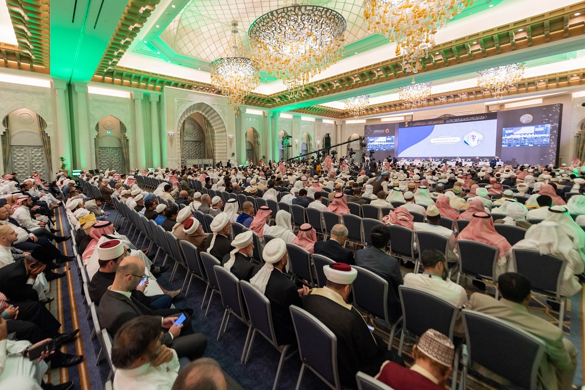 Setelah mengadopsi isinya dalam kurikulum agama dan melatih para imam di Asia, Afrika, dan Amerika, Liga Dunia Muslim menghargai interaksi Islam dan internasional yang hebat untuk referensi Dokumen Al-Mukarramah Makkah.