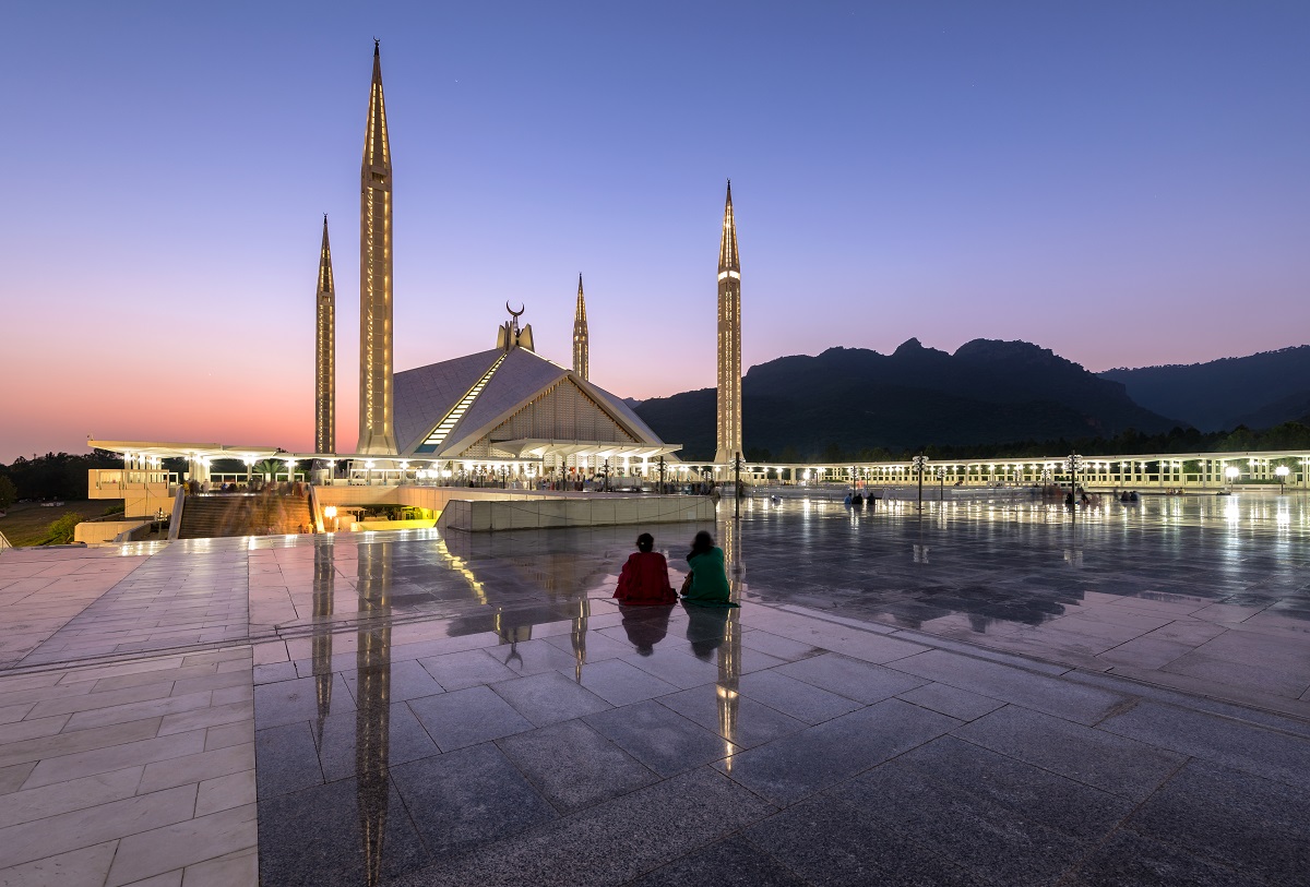 In honor of Secretary-General of the Muslim World League, Dr. Al-Issa, Pakistan wraps off its 1st international conference on “Islamophobia” and hosts the 1st meeting of religious leaders