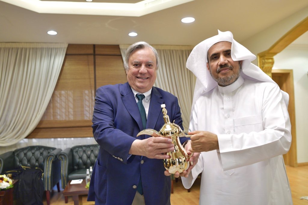 ‏معالي أمين عام ⁧رابطة العالم الإسلامي⁩ الشيخ د. ⁧محمد العيسى⁩ مستقبلاً صباح اليوم وفداً برلمانياً فرنسياً رفيعاً.