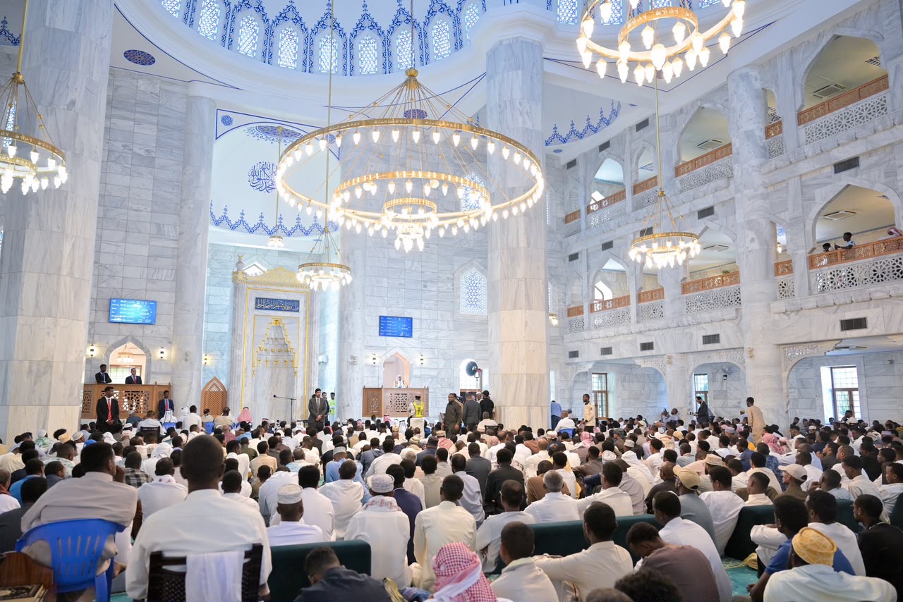 Sekretaris Jenderal Liga Muslim Dunia Menyampaikan Khotbah Jumat dan Menjadi Imam di Masjid Agung Ibu Kota Somalia