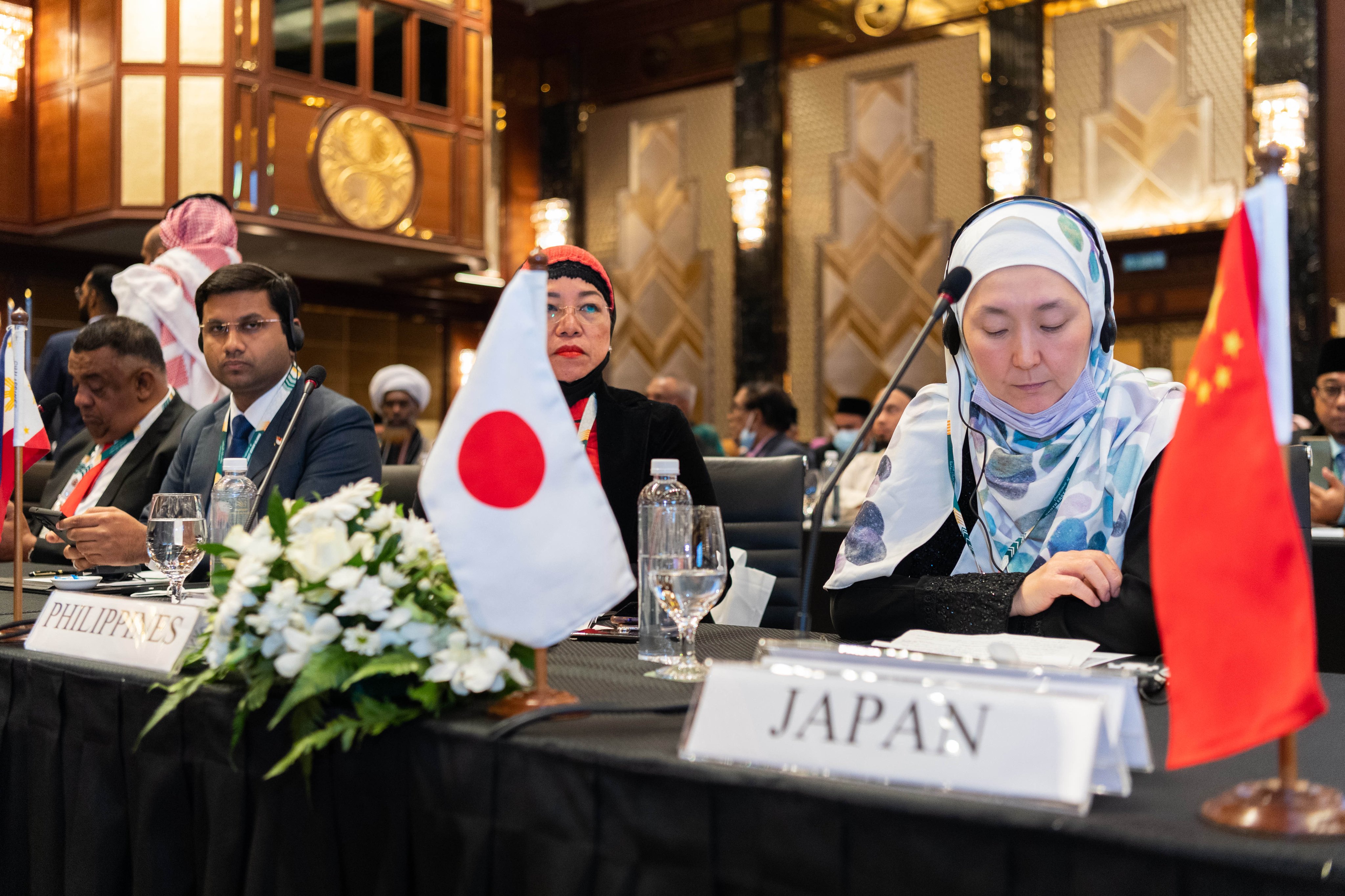 Datoka Idriss ben Ahmed Ministre malaisien des affaires religieuses lors du discours d’accueil des participants au congrès : «Nous remercions la LIM d’avoir choisi la Malaisie comme partenaire stratégique pour ce recevoir ce congrès qui symbolise la coopération et l’union ».