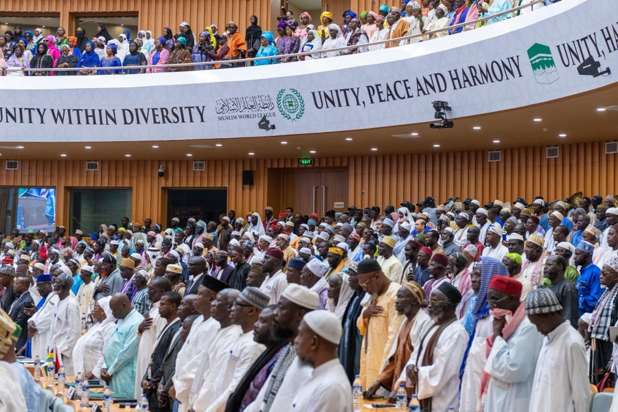 La Liga del Mundo Islámico pone de relieve los valores del Islam que llaman a la verdad, a la paz y a las nobles virtudes, a través de su presencia activa en el seno de las sociedades musulmanas