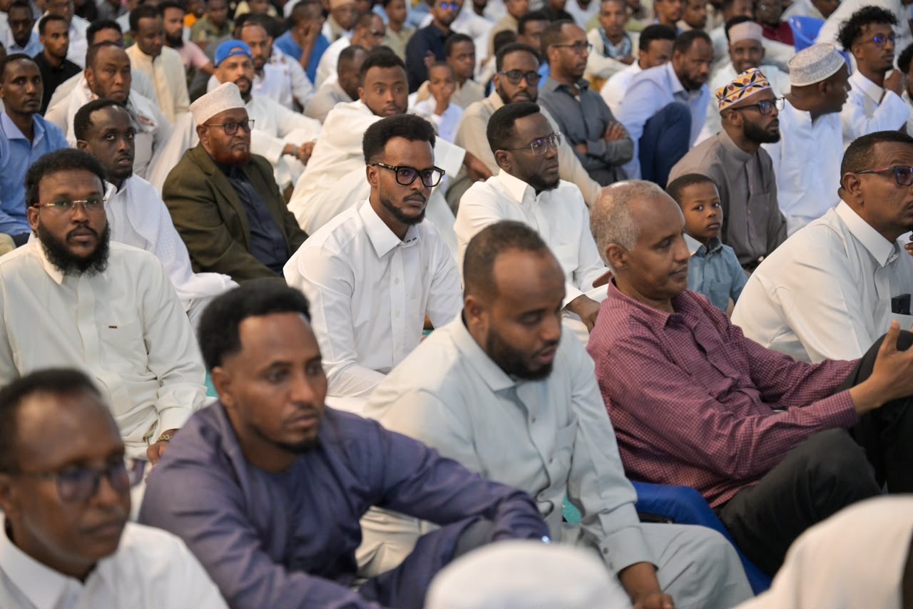 Sekretaris Jenderal Liga Muslim Dunia Menyampaikan Khotbah Jumat dan Menjadi Imam di Masjid Agung Ibu Kota Somalia