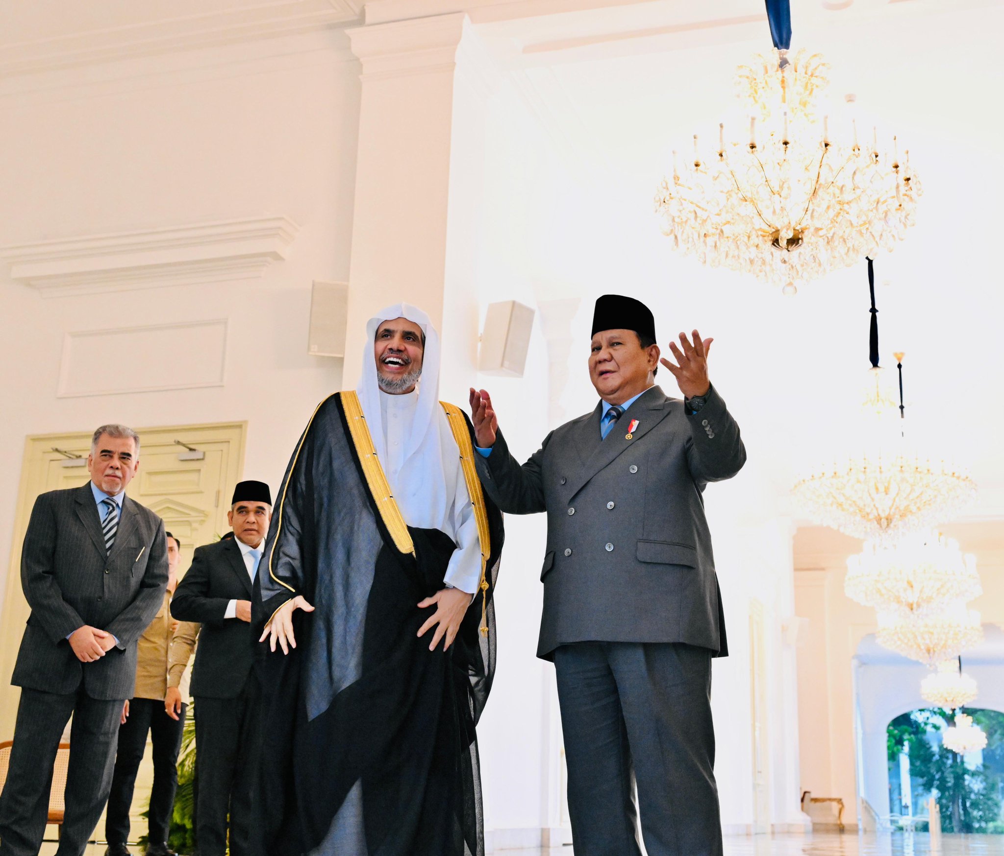 جمہوریہ انڈونیشیا کے صدرِ محترم، جناب پروبوو سوبیانتو نے دارالحکومت جکارتہ میں واقع صدارتی محل میں سیکرٹری جنرل رابطہ اور چیئرمین مسلم علماء کونسل عزت مآب شیخ ڈاکٹر محمد العیسی کا استقبال کیا