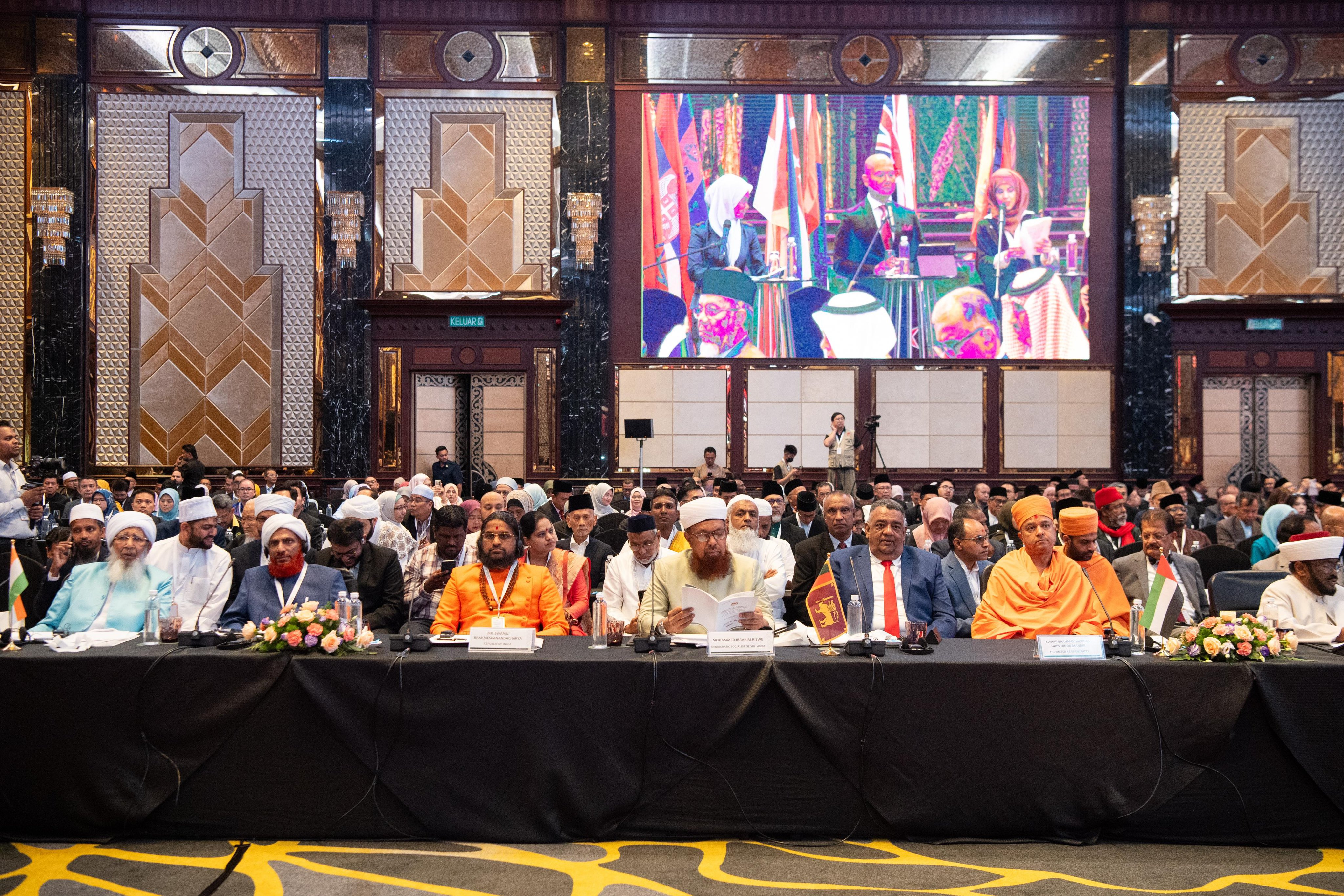 La conferencia internacional de líderes religiosos tiene como tema principal "Promover la armonía entre los seguidores de las religiones"