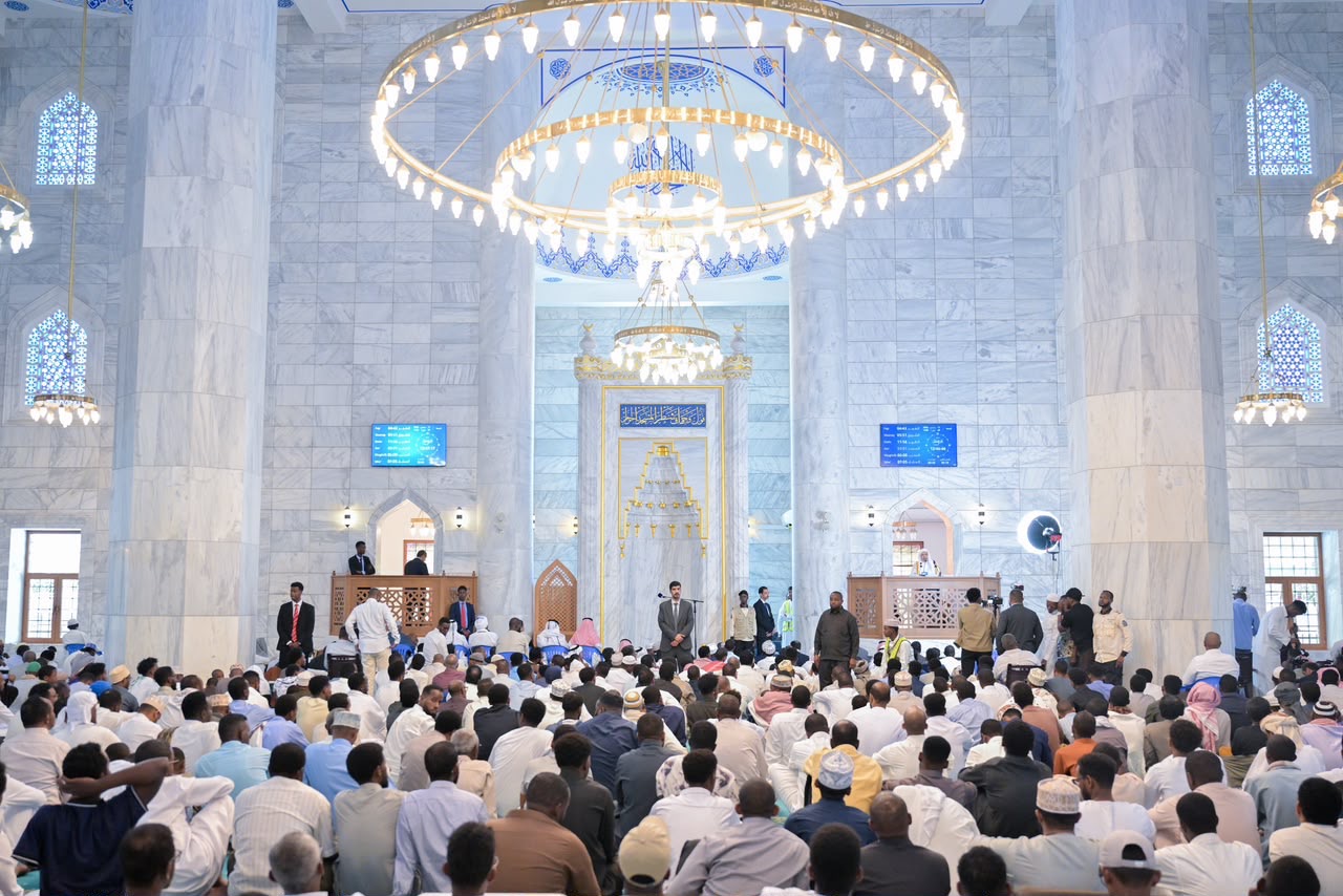Sekretaris Jenderal Liga Muslim Dunia Menyampaikan Khotbah Jumat dan Menjadi Imam di Masjid Agung Ibu Kota Somalia
