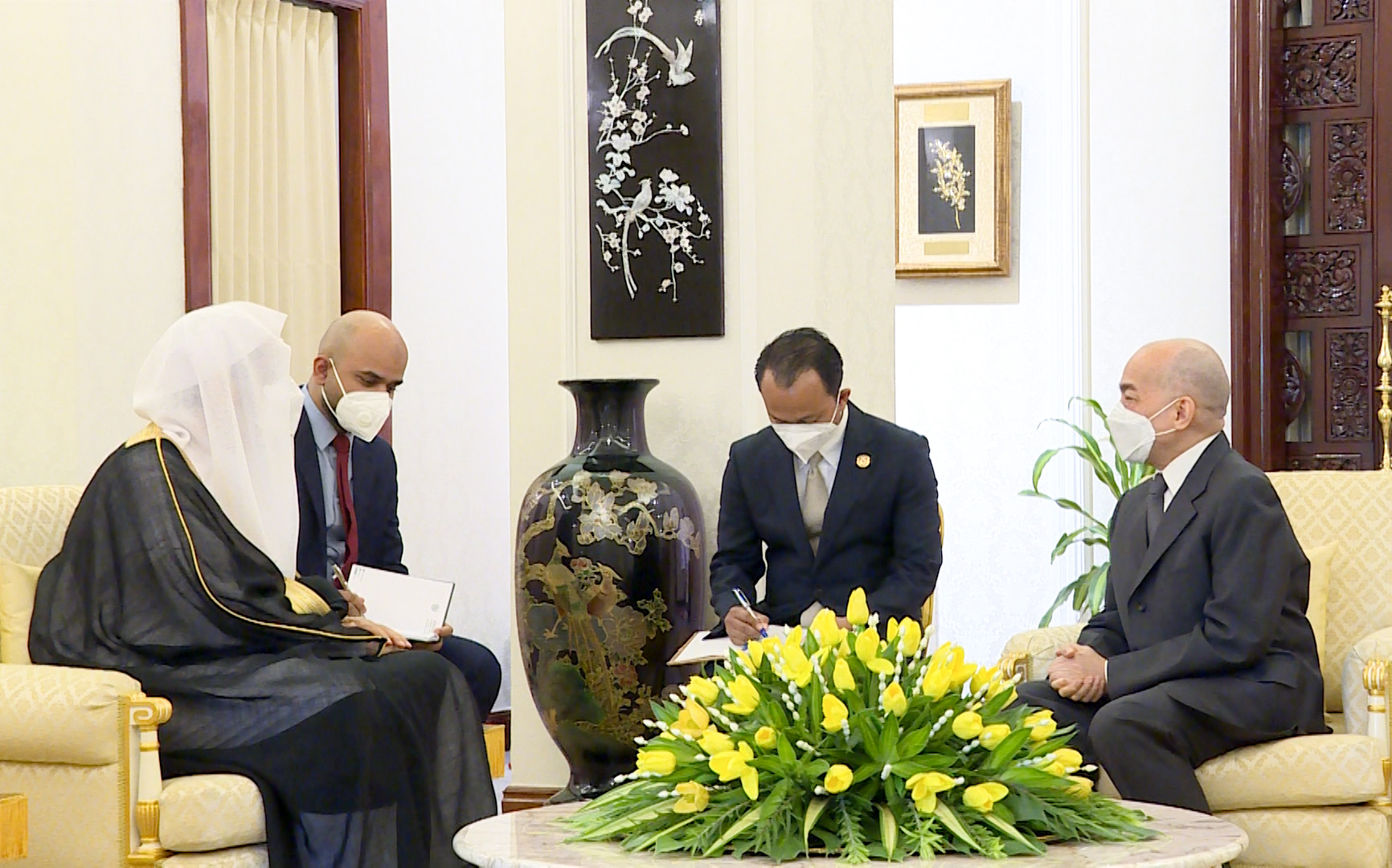 Le Roi du Cambodge Norodom Sihamoni reçoit Mohammad Alissa