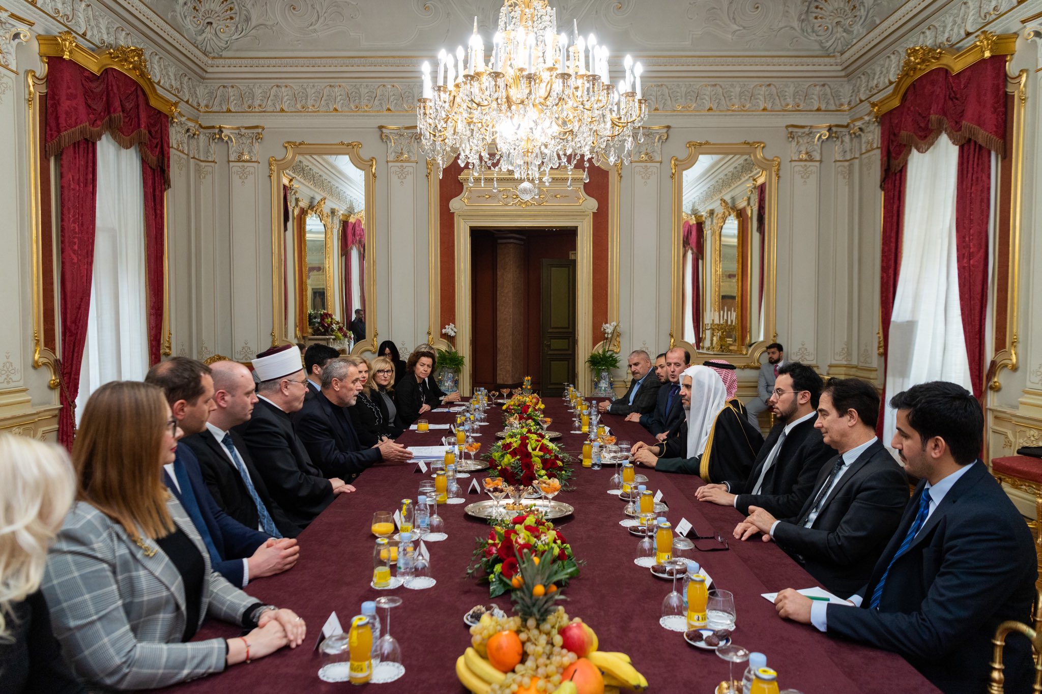 المشيخة الإسلامية وعمدة زغرب ووسائل الإعلام في كرواتيا أثناء احتفائهم اليوم بلقاء معالي الشيخ د.محمد العيسى