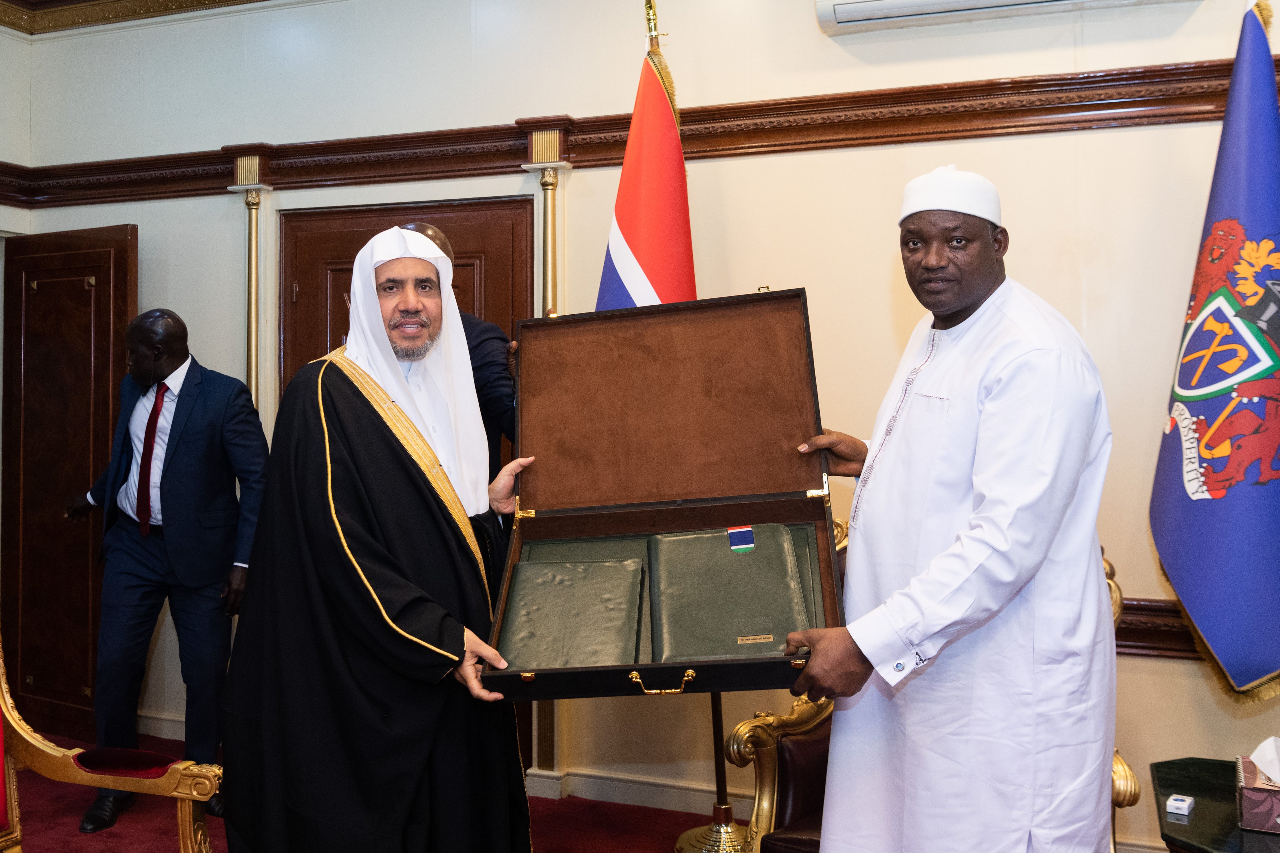 Dr. Al-Issa Receives the Ambassador of International Peace Award