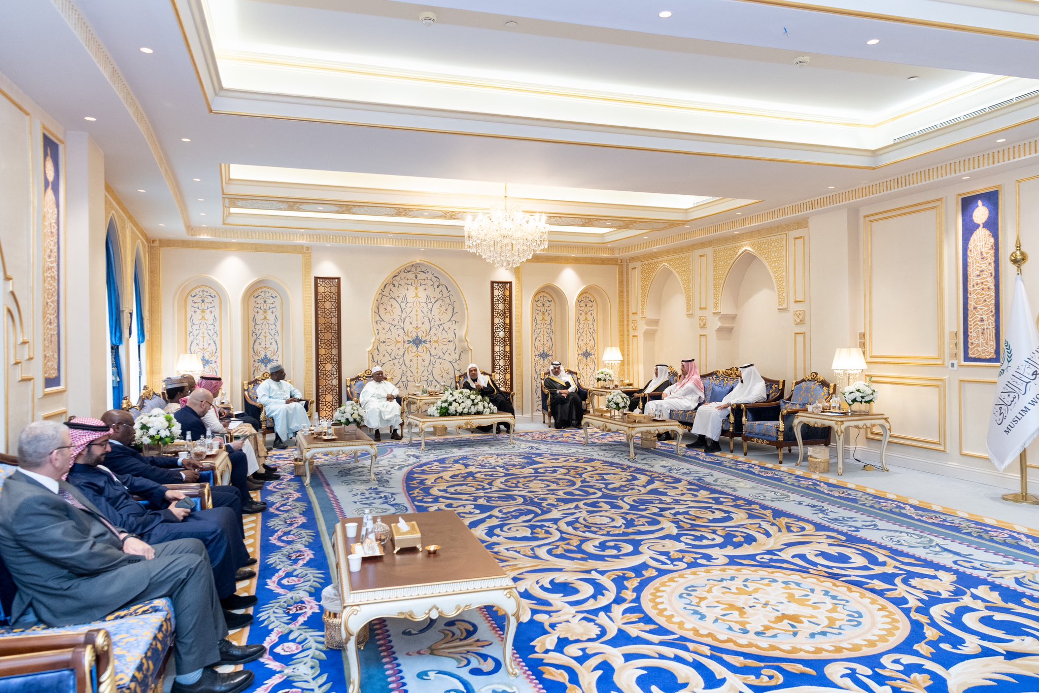 Durant un déjeuner de travail pour traiter de sujets d’intérêt commun Mohammad Alissa reçoit le SG de l’Organisation de coopération islamique l’ambassadeur Housseine Taha