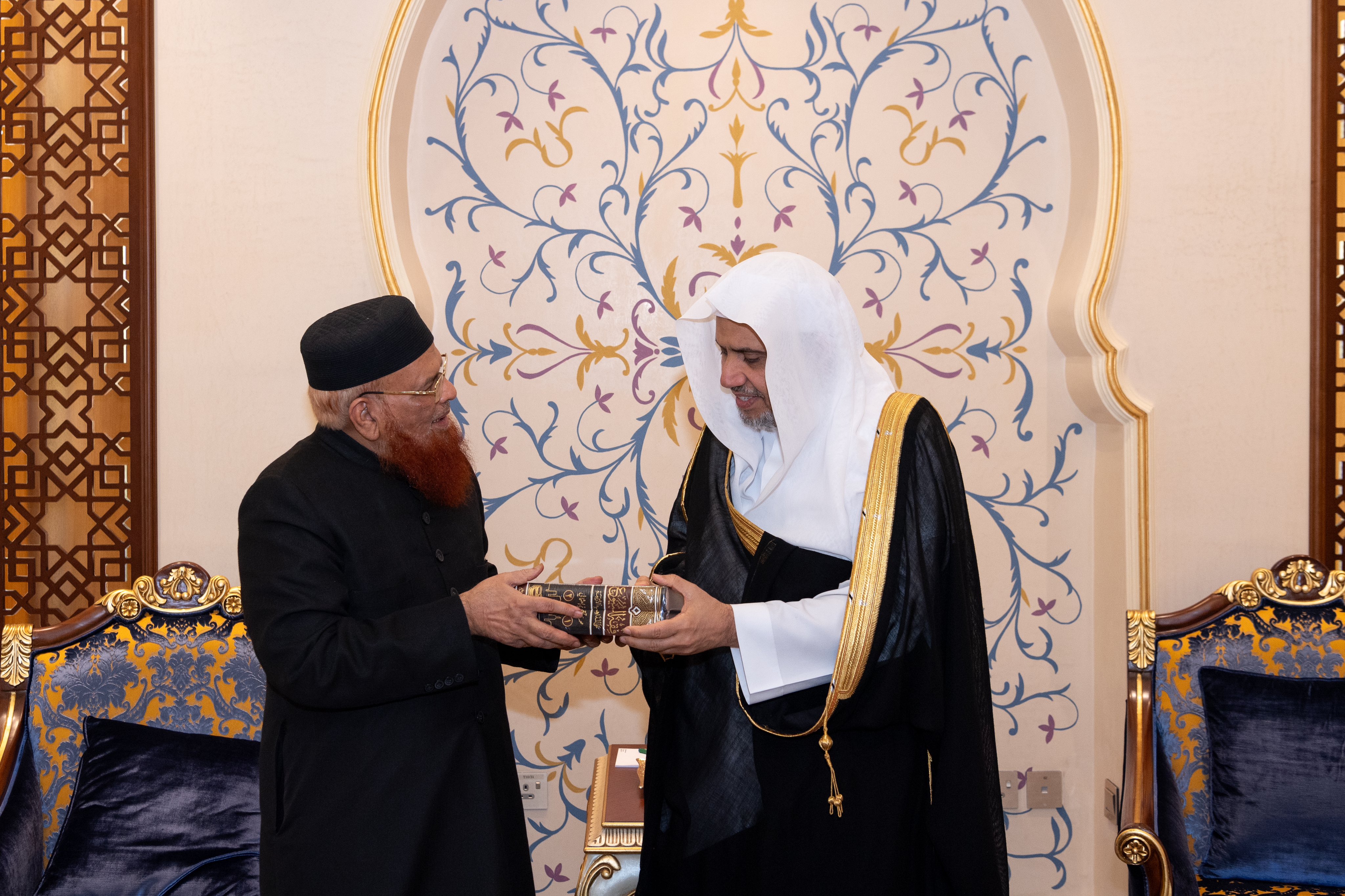 His Excellency Sheikh Dr. Mohammed Alissa, Secretary-General of the MWL met with His Eminence Sheikh Muhammad Taqi Usmani, Mufti of the Islamic Republic of Pakistan