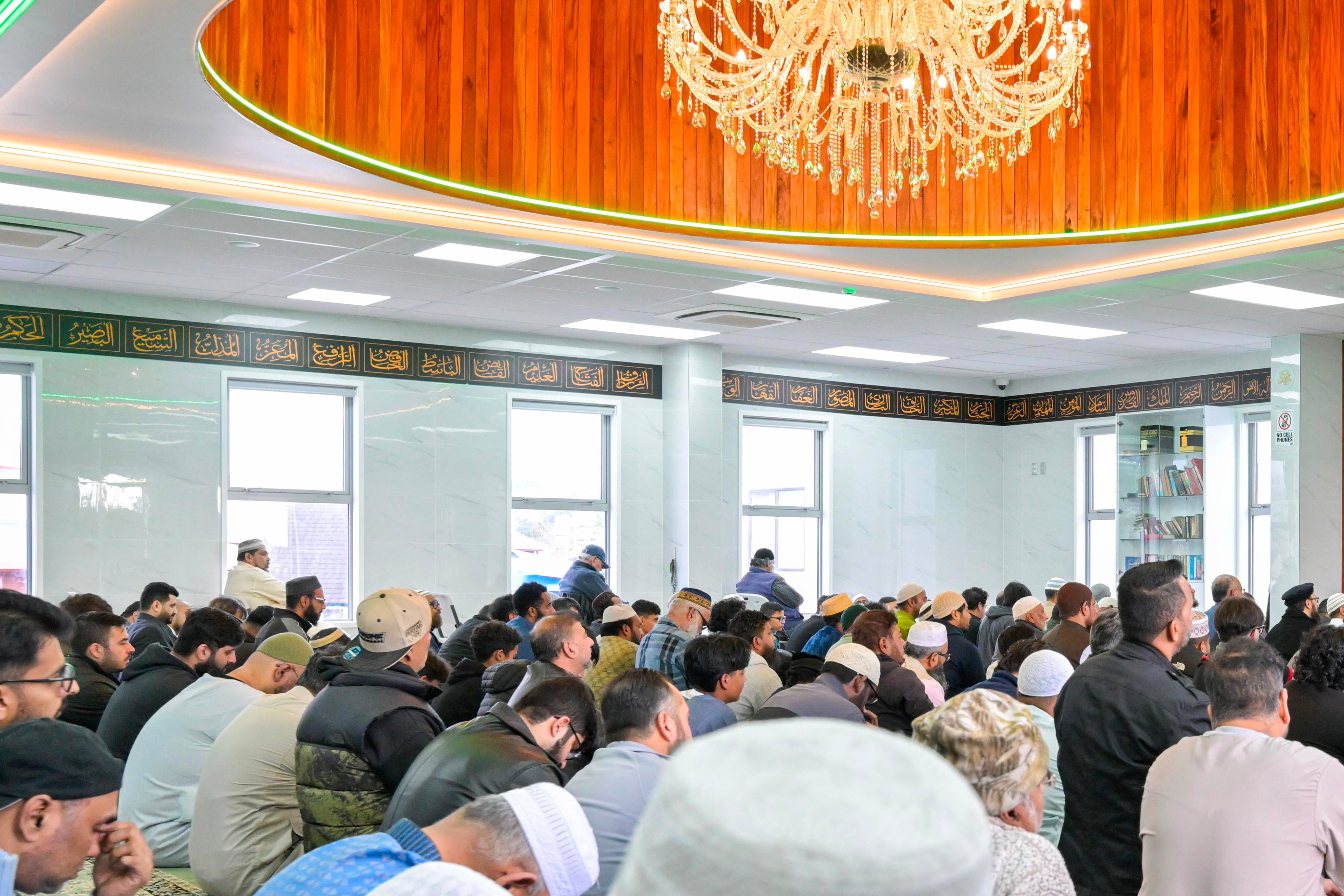 دبیرکل سازمان همبستگی جهان اسلام مسجد جامع الرحمن را در نیوزیلند افتتاح کرد ونخستین نماز جمعه را در آن اقامه نمود