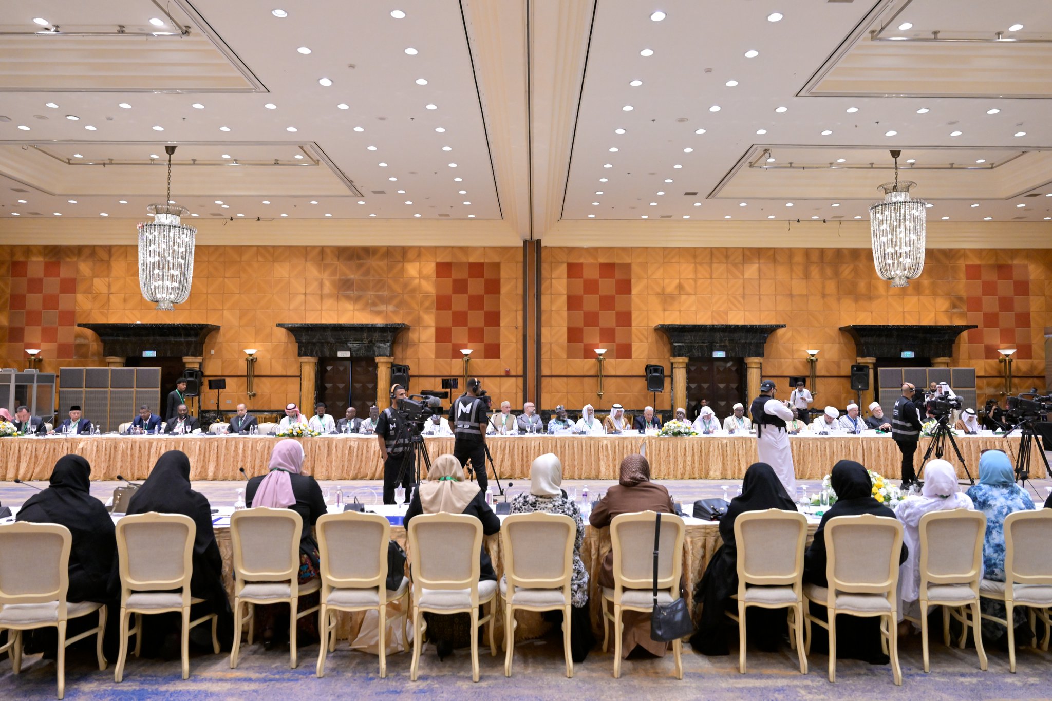 Cuplikan dari partisipasi Yang Mulia Sekretaris Jenderal LMD sekaligus Ketua Organisasi Ulama Muslim, Syekh Dr. Mohammed Al-Issa , sebagai Tamu Kehormatan dalam pembukaan seminar "Peran Para Pemimpin Agama dalam Menangani Kekerasan terhadap Perempuan"