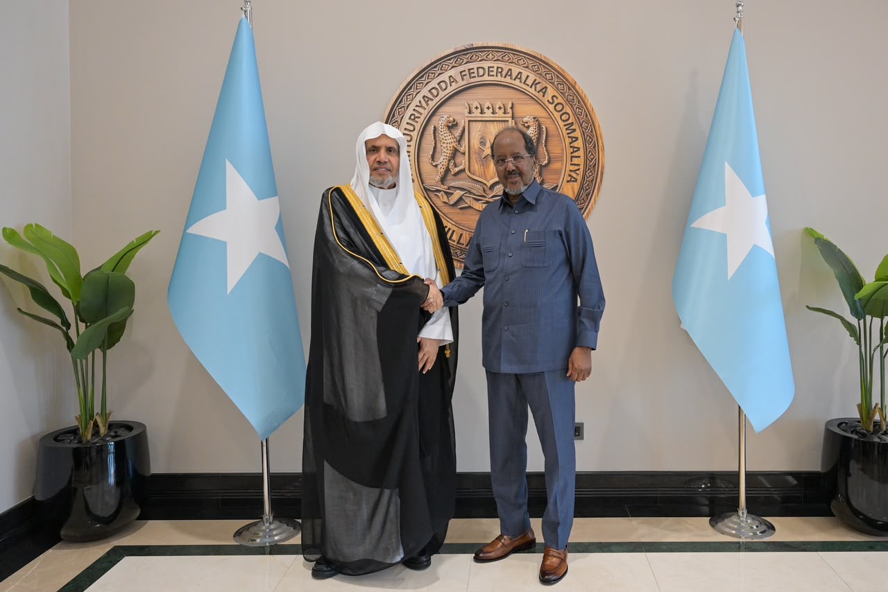 El presidente de la República Federal de Somalia recibe al Secretario General de la Liga del Mundo Islámico