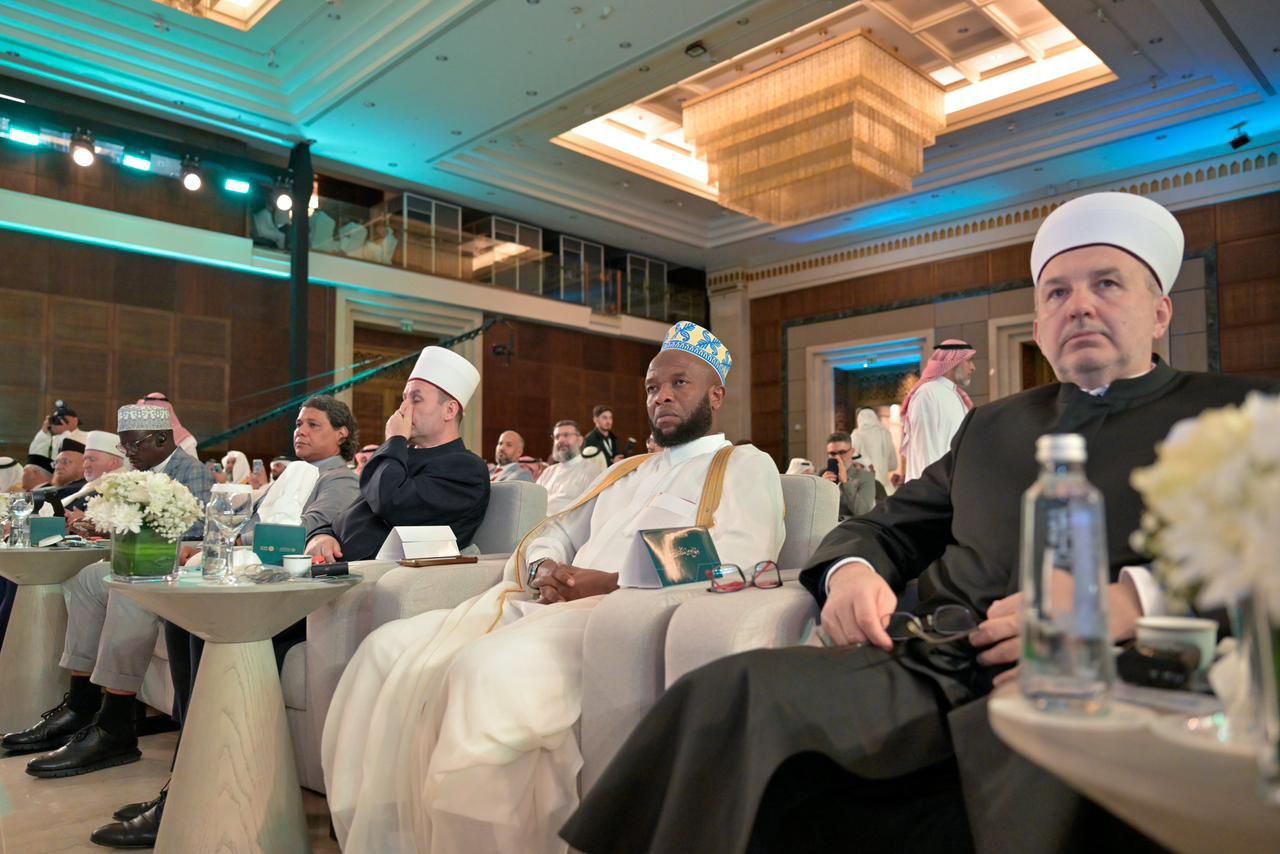 ‏”منہاج“ اسلامی تاریخ میں اپنی نوعیت کا پہلا پلیٹ فارم ہے؛ جسے وسیع اور معتبر شرعی سرپرستی حاصل ہے،  کیونکہ اس میں ⁧‫#رابطہ_عالم_اسلامی‬⁩ سے وابستہ مختلف علمی ادارہ جات اور کونسلوں میں شامل امتِ مسلمہ کے نامور علماء شريک ہیں