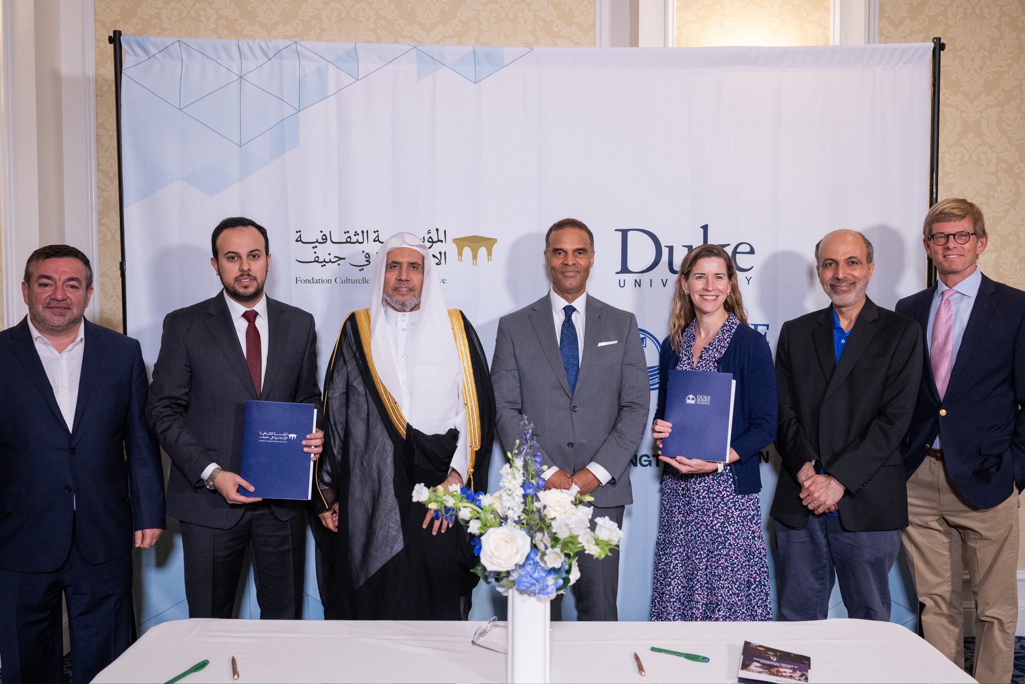 Al margen de la conferencia del SG en la Universidad estadounidense de Duke sobre la civilización islámica: el Secretario general, Sheij Mohammed Alissa  , mantuvo una reunión con la tercera promoción de jóvenes del programa de fellowship para el diálogo.