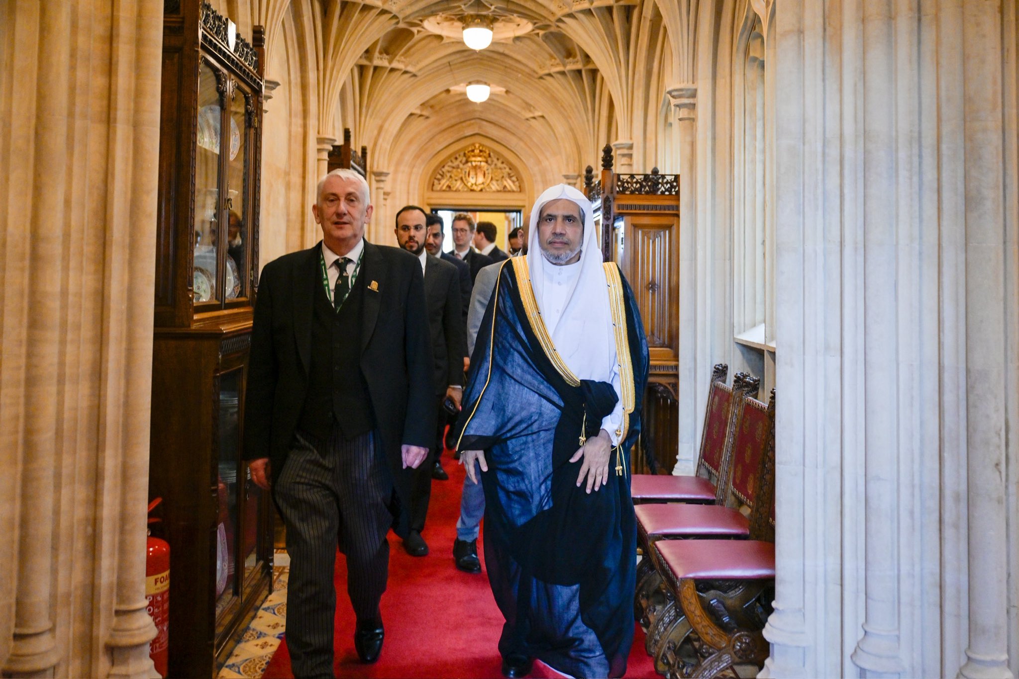 El Secretario General y Presidente de la Comisión de Ulemas, el Sheij Mohammed Al-Issa, se reunió con el Presidente de la Cámara de los comunes, Sir Lindsay Hoyle, en su despacho en Westminster, Londres.