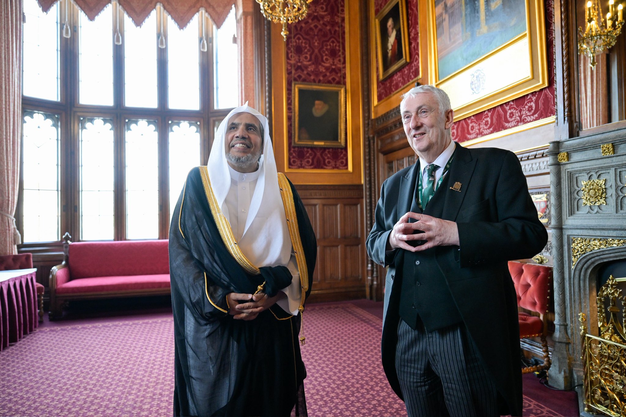 El Secretario General y Presidente de la Comisión de Ulemas, el Sheij Mohammed Al-Issa, se reunió con el Presidente de la Cámara de los comunes, Sir Lindsay Hoyle, en su despacho en Westminster, Londres.