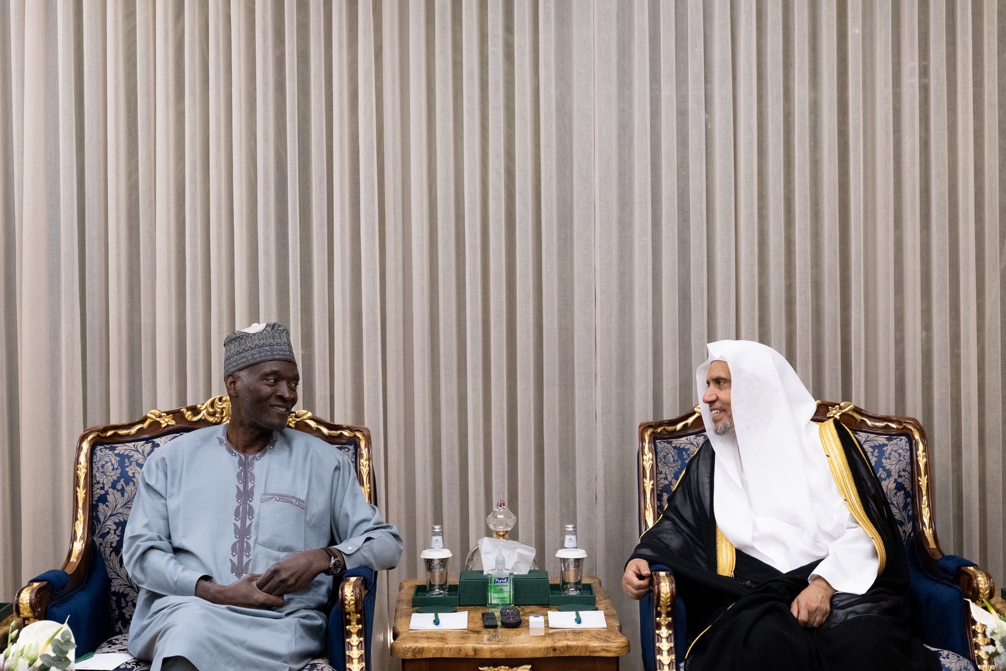 جناب دبیرکل سازمان همبستگی جهان اسلام، و رئیس انجمن علمای مسلمان، آقای دکتر شیخ محمد العیسی ، در دفتر خود از جناب وزیر آموزش عالی، پژوهش علمی و نوآوری فناورانه جمهوری نیجر، جناب آقای مامادو سیدو، استقبال کرد