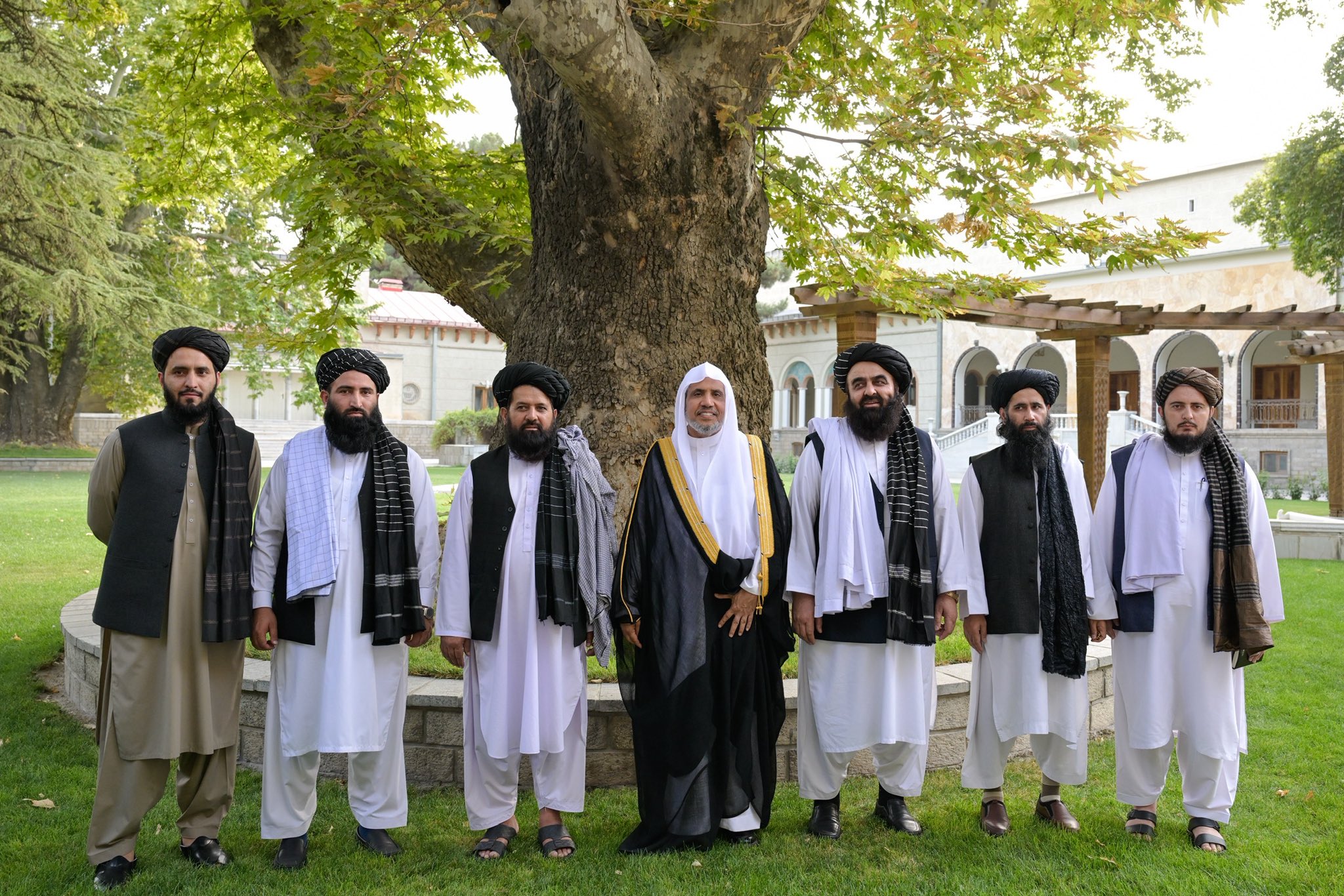 دبیرکل محترم و رئیس انجمن علمای  مسلمان، جناب آقای دکتر شیخ  ‫محمد العيسى، با وزیر امور خارجه افغانستان، مولوی امیرخان متقی، در مقر نخست شورای امنیت در کاخ ریاست وزرای کابل دیدار کرد.