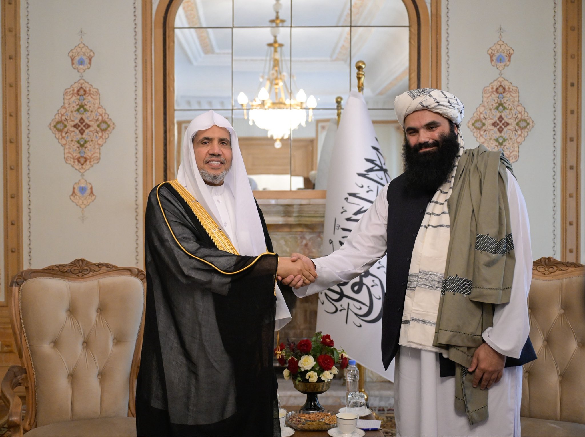 سیکرٹری جنرل رابطہ اور چیئرمین مسلم علماء کونسل، عزت مآب شیخ ڈاکٹر محمد العیسی   نے دارالحکومت "کابل" میں وزیر اعظم ہاؤس کے "شہار شنار" محل میں افغانستان کے وزیر داخلہ، خلیفہ سراج الدین حقانی سے ملاقات کی۔