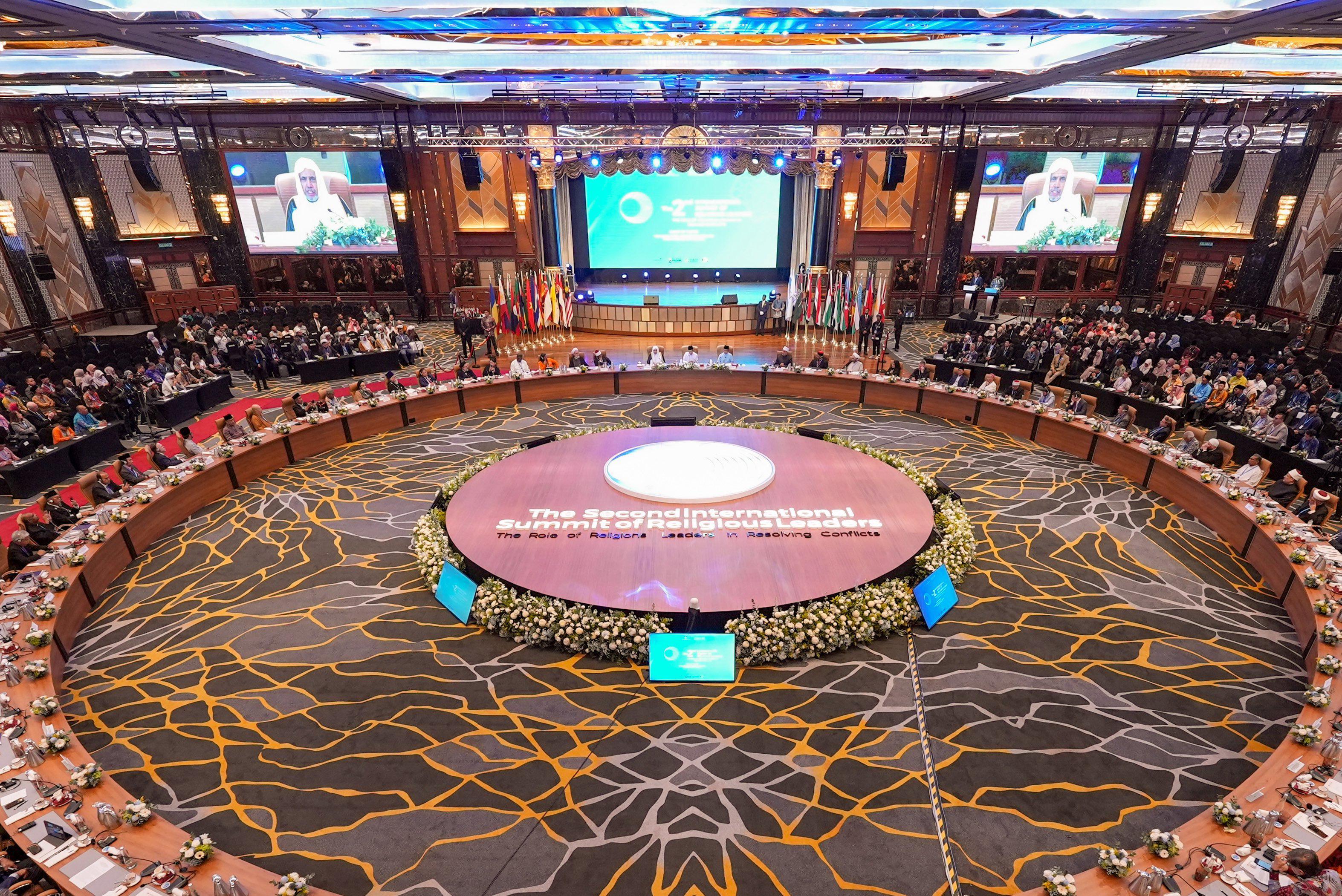 Organisé par la Ligue islamique mondiale en partenariat avec le gouvernement malaisien, avec la participation de 400 personnalités religieuses du monde entier