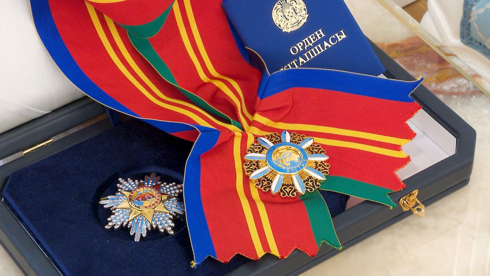 Le président du Kazakhstan décerne la plus haute distinction de la République au Secrétaire général de la Ligue Islamique Mondiale