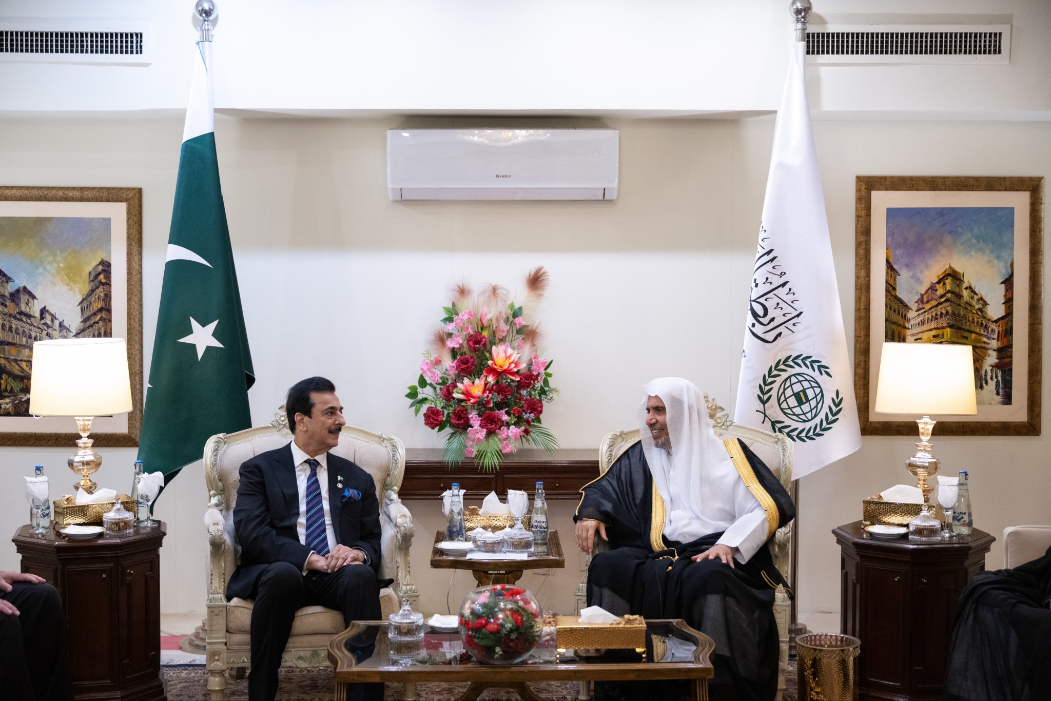 استقبل معالي الأمين العام، رئيس هيئة علماء المسلمين، فضيلة الشيخ د.⁧‫محمد العيسى‬⁩ ⁦‬⁩، دولة رئيس مجلس الشيوخ يوسف رضا الكيلاني