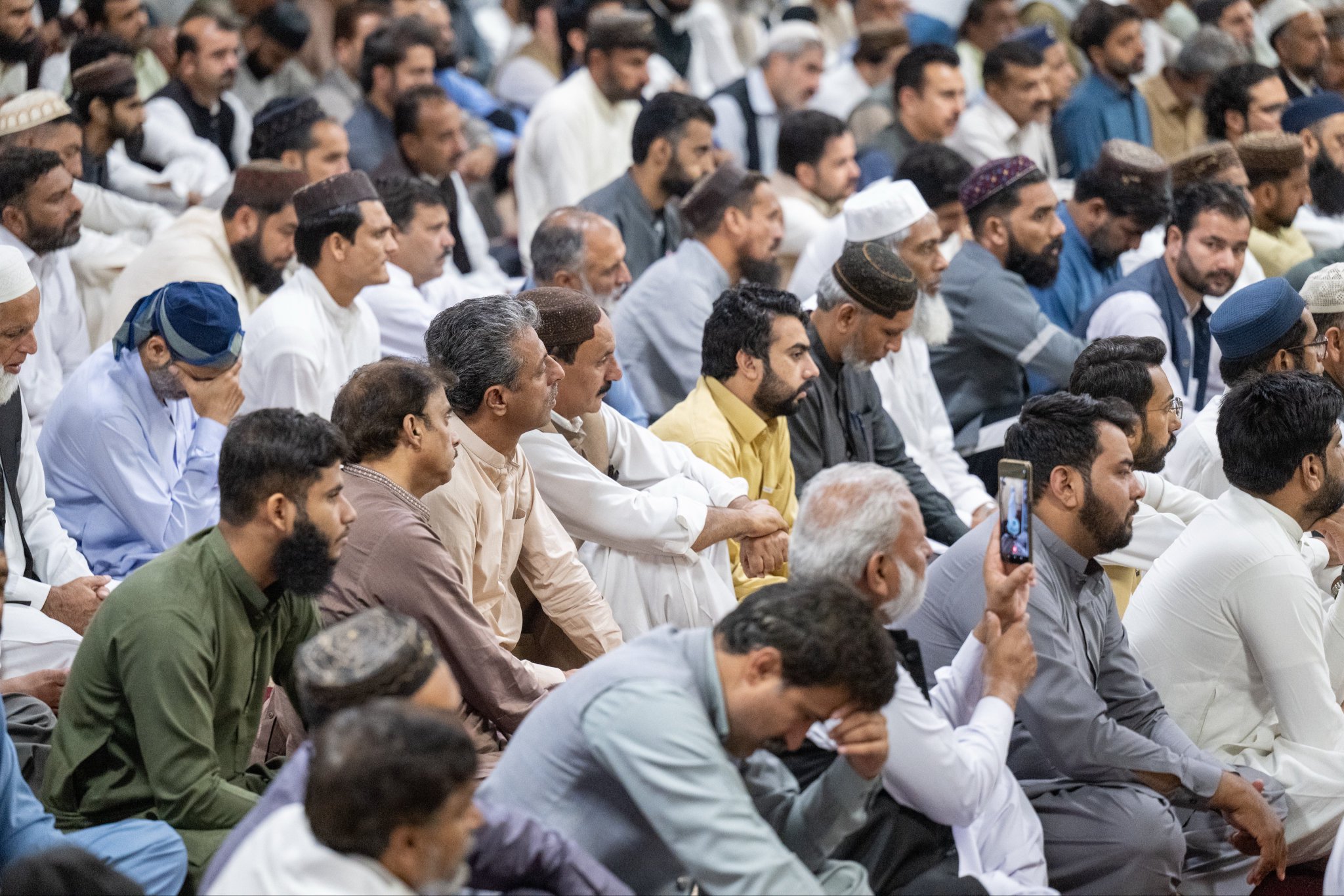 سیکرٹری جنرل رابطہ اور چیئرمین مسلم علماء کونسل، عزت مآب شیخ ڈاکٹر محمد العیسی نے اراکین پارلیمنٹ، بعض صوبوں کے گورنرز، وزراء اور نمازیوں کی ایک بڑی تعداد کی موجودگی میں، پاکستانی”پارلیمنٹ“ اور”سینیٹ“ کی جامع مسجد کے منبر سے جمعہ کا خطبہ دیا۔