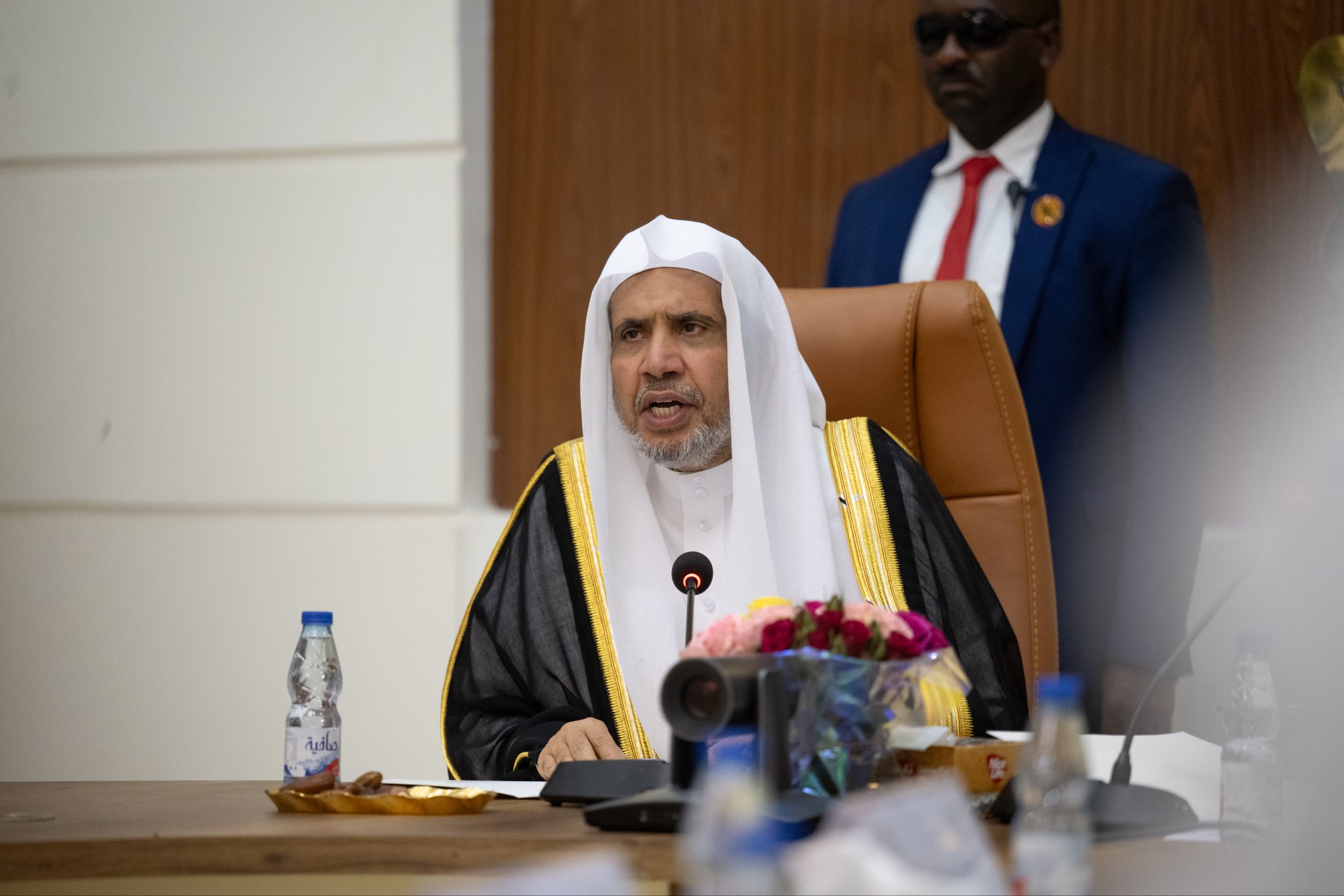 Yang Mulia Perdana Menteri Republik Sudan, Prof. Kamil Idris, mengadakan pertemuan pembahasan dengan Yang Mulia Sekretaris Jenderal LMD, Ketua Organisasi Ulama Muslim, Syekh Dr. Mohammed Alissa