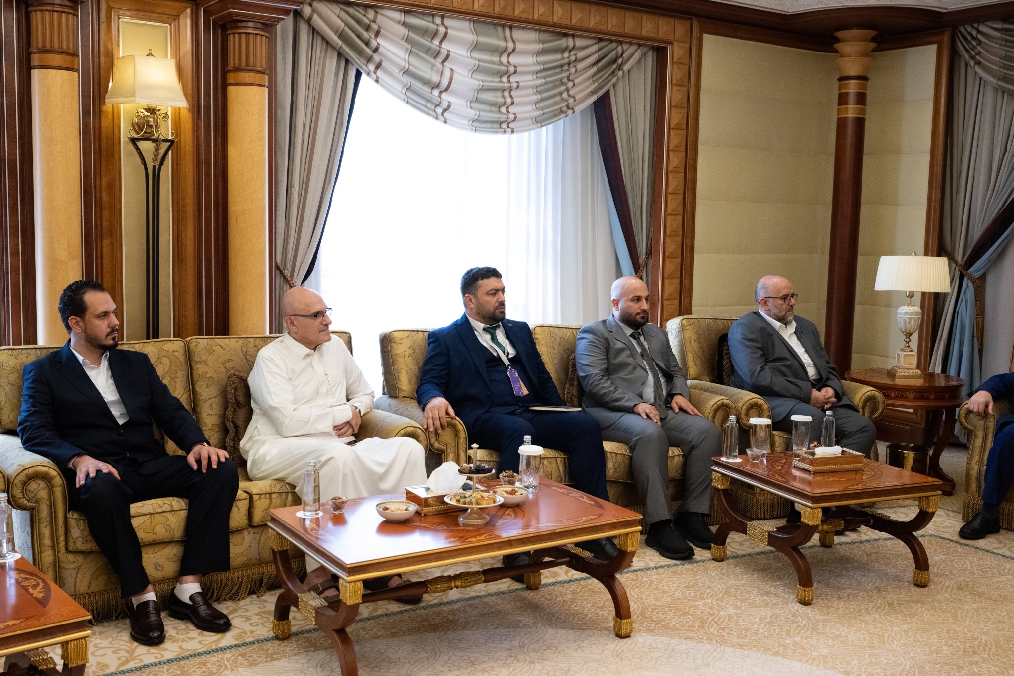 Le Secrétaire Général de la Ligue islamique mondiale, Président de l’Organisation des savants musulmans, cheikh Mohammed Alissa a reçu aujourd’hui le Ministre des Awqaf de la République arabe syrienne, Dr Mohamed Abou El-Kheir Choukri