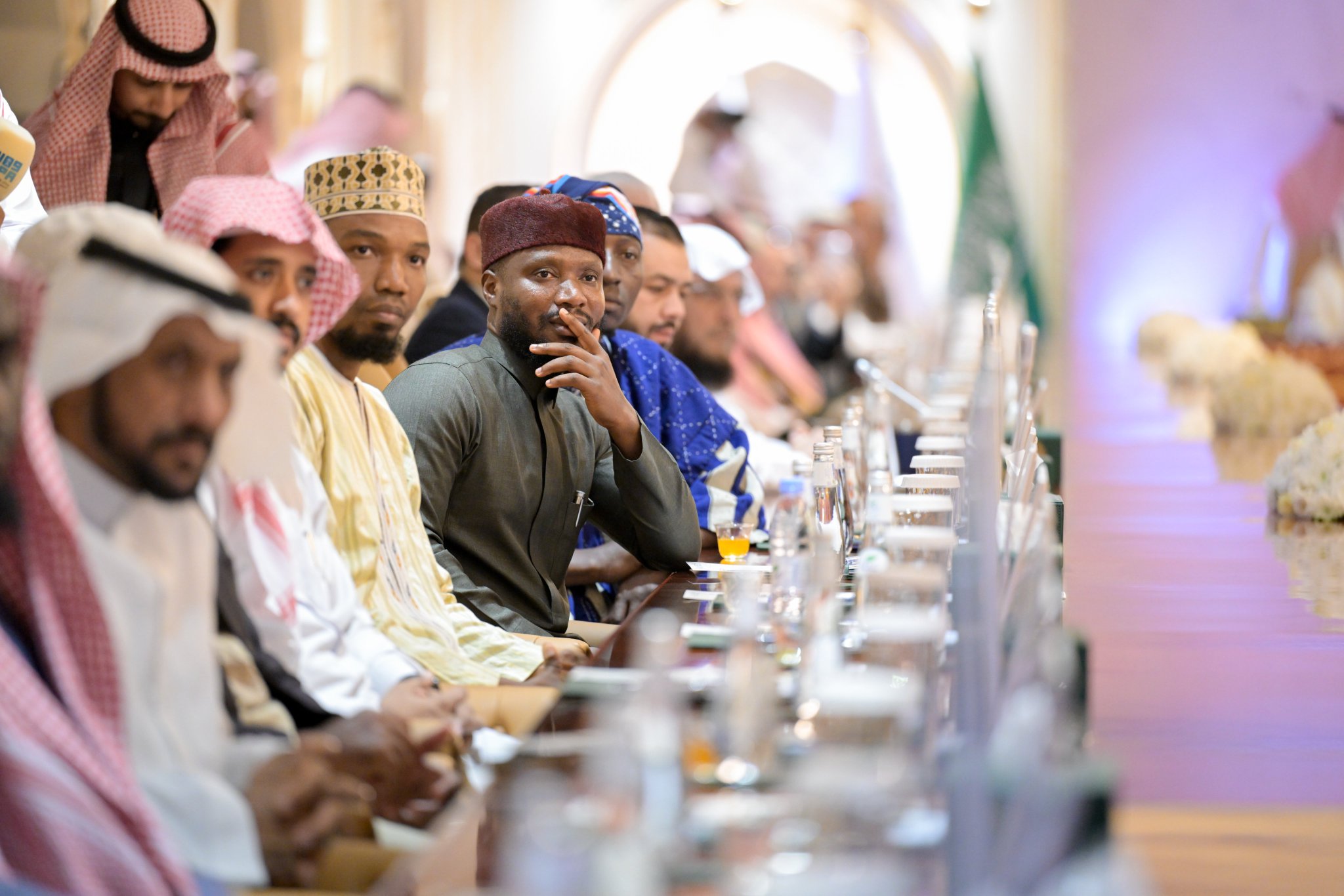 Lanzamiento de las primeras actividades de celebración del Día Mundial de la Lengua Árabe, organizadas por el Centro Mundial Rey Salman para la lengua árabe y por la Liga del Mundo Islamico, en la sede de la Liga en La Meca