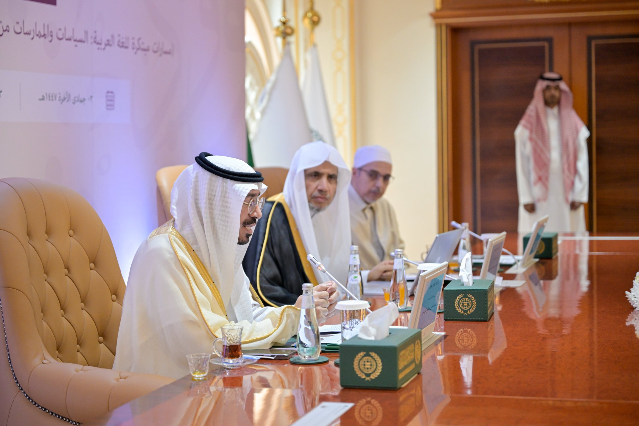 Lanzamiento de las primeras actividades de celebración del Día Mundial de la Lengua Árabe, organizadas por el Centro Mundial Rey Salman para la lengua árabe y por la Liga del Mundo Islamico, en la sede de la Liga en La Meca