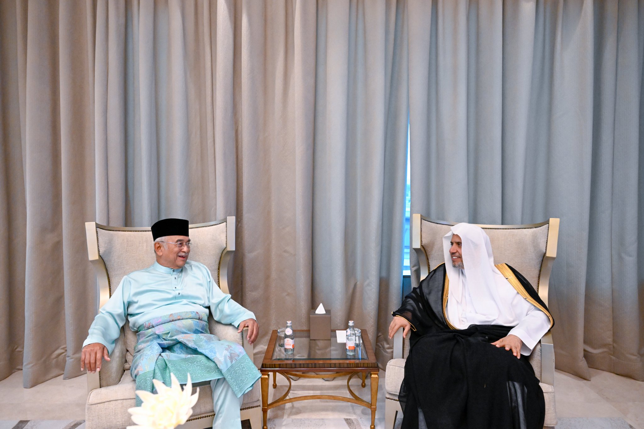 At his residence in Kuala Lumpur, H.E. Sheikh Dr. Mohammed Al-Issa, Secretary-General of the MWL, received Tun Seri Dr. Haji Mohd Ali bin Mohd Rustam, Governor of Malacca