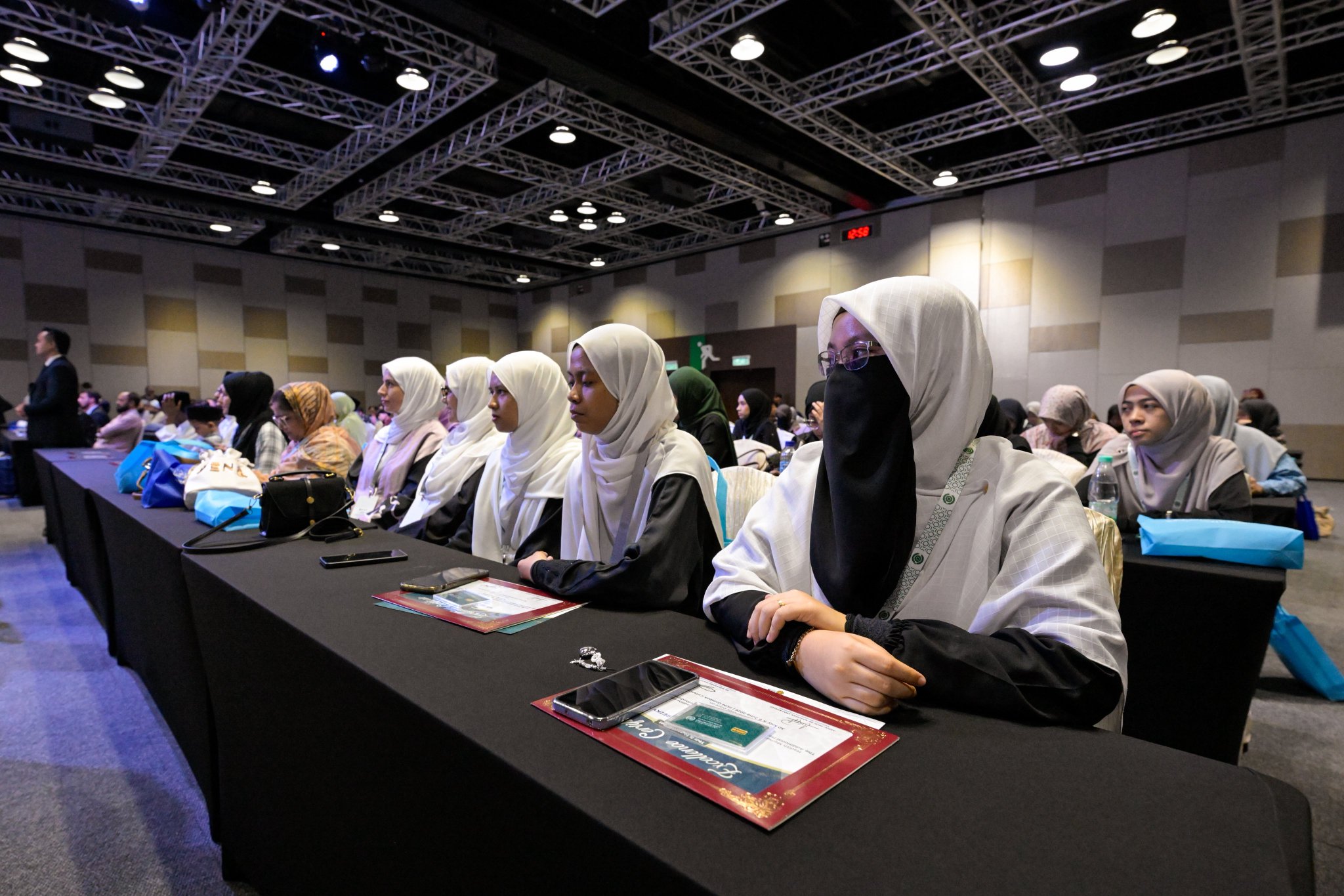 El Sheij Dr. Mohammed Al-Issa inauguró los trabajos de la conferencia internacional titulada: «La fe a la luz de la ciencia y de las evidencias contemporáneas», en presencia de numerosos ulemas, investigadores e intelectuales de prestigio