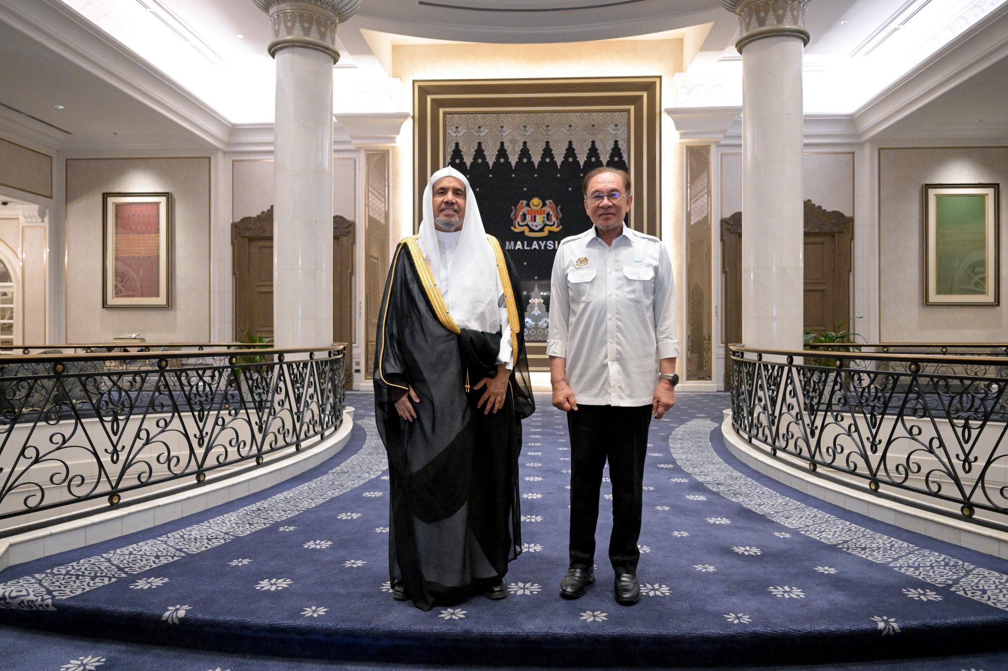 Yang Terhormat Perdana Menteri Malaysia, Dato’ Seri Anwar Ibrahim, menerima kunjungan Yang Mulia Sekretaris Jenderal LMD sekaligus Ketua Organisasi Ulama Muslim, Syekh Dr.Mohammed Alissa
