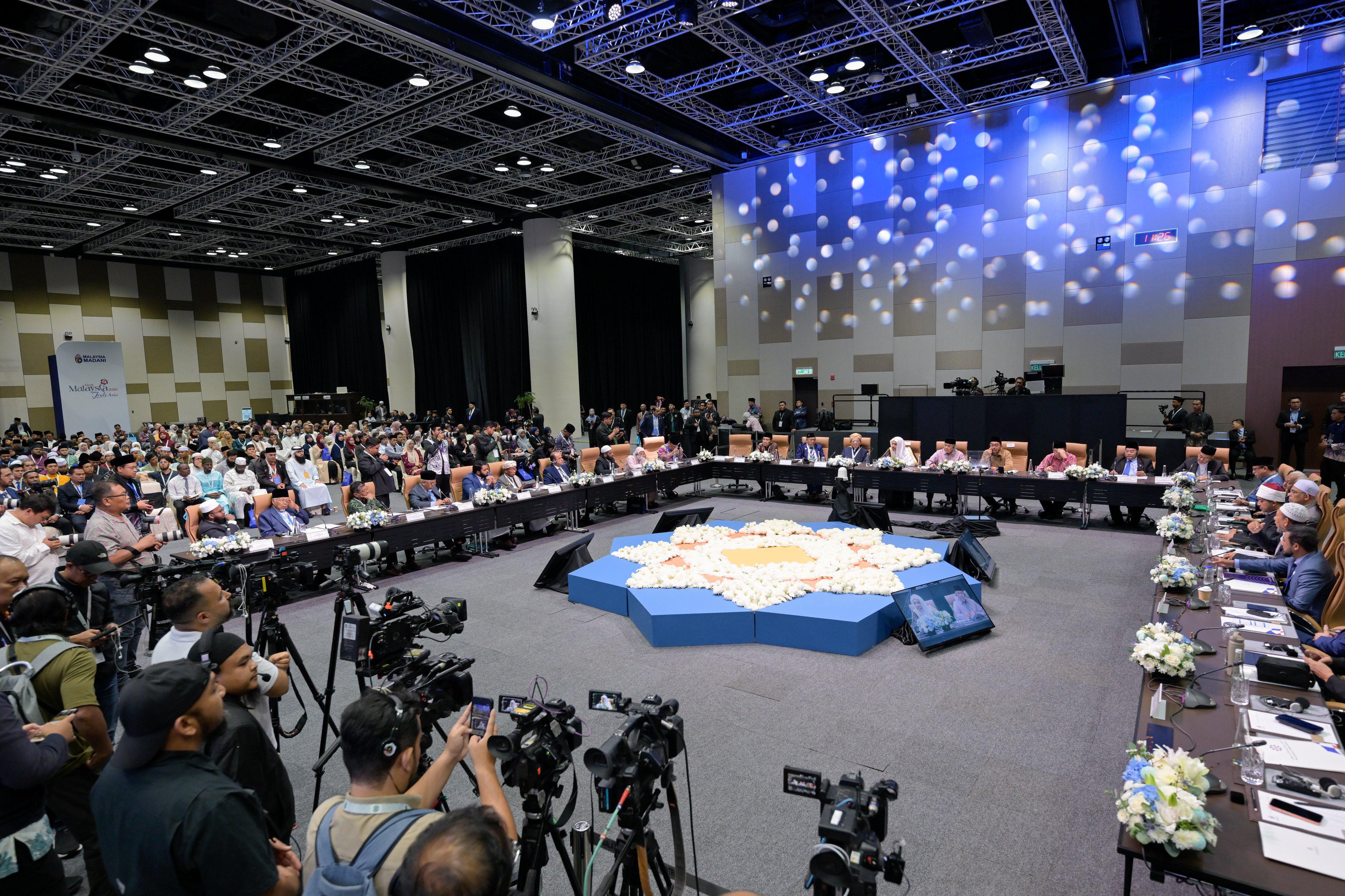 Le Secrétaire général de la Ligue islamique mondiale inaugure la quatrième session du Forum du Conseil des oulémas de l’ASEAN et lance le projet d’enseignement de la langue arabe destiné aux mémorisateurs du Coran dans la région