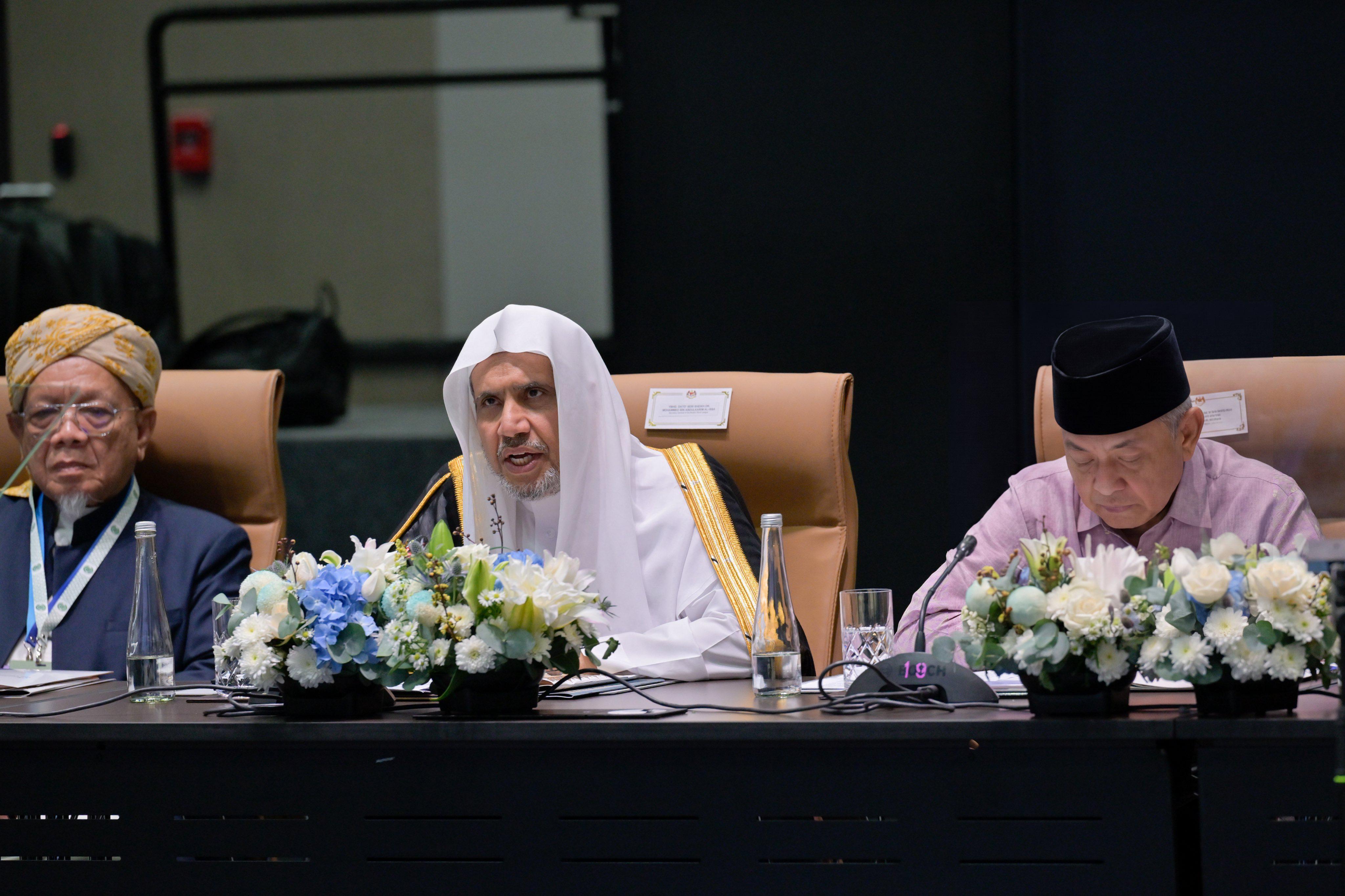 Le Secrétaire général de la Ligue islamique mondiale inaugure la quatrième session du Forum du Conseil des oulémas de l’ASEAN et lance le projet d’enseignement de la langue arabe destiné aux mémorisateurs du Coran dans la région