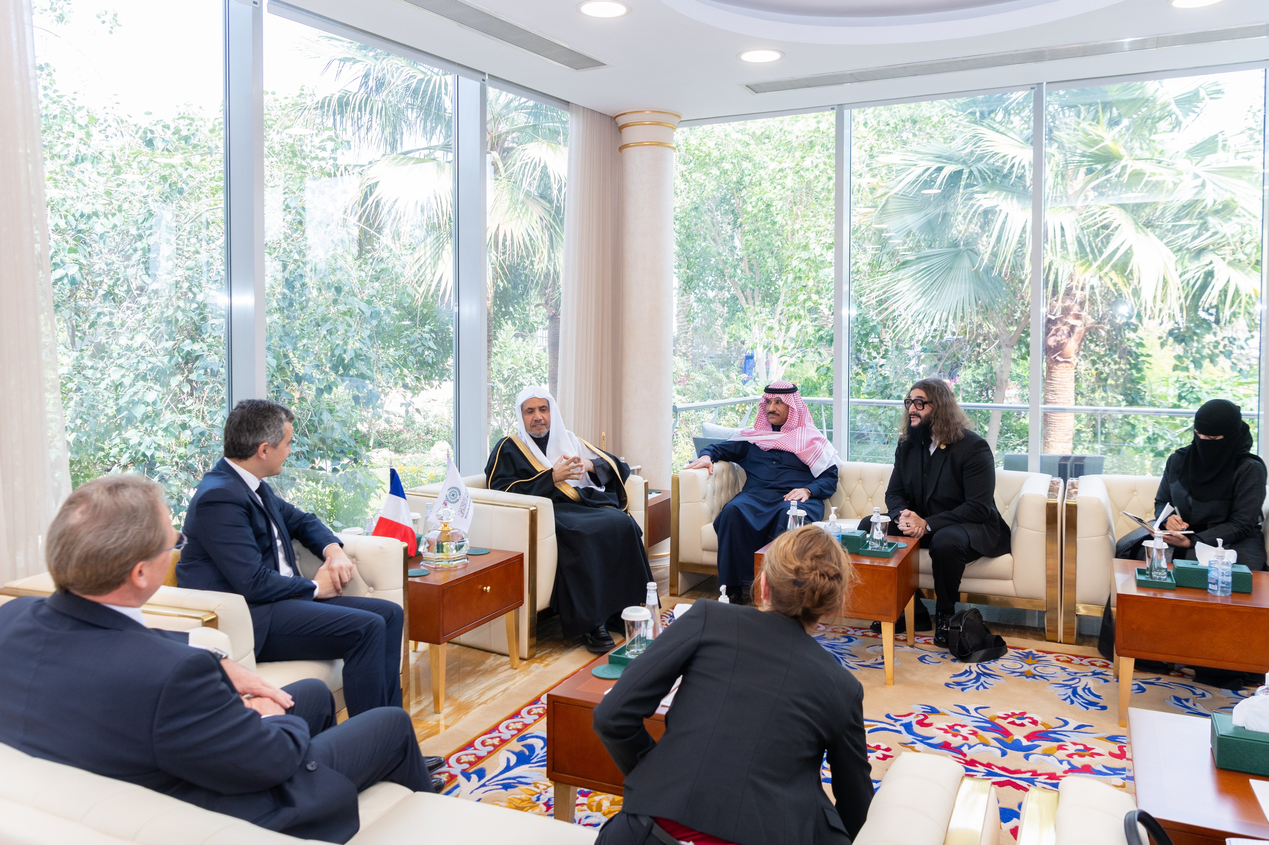 Le Secrétaire Général, Président de l’Organisation des savants musulmans, cheikh Mohammed Al-Issa a reçu à Riyad le Ministre de l'Intérieur et des Outre-mer de la République française, M. Gérald Darmanin.