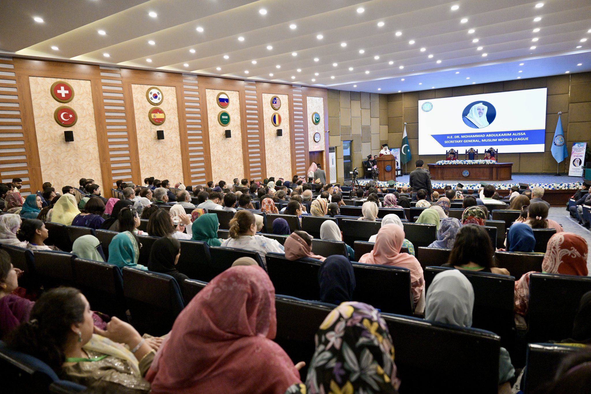 L’Université nationale d’Islamabad a décerné à cheikh Mohammed Al-Issa , Secrétaire général, un doctorat honoris causa en philosophie des relations internationales