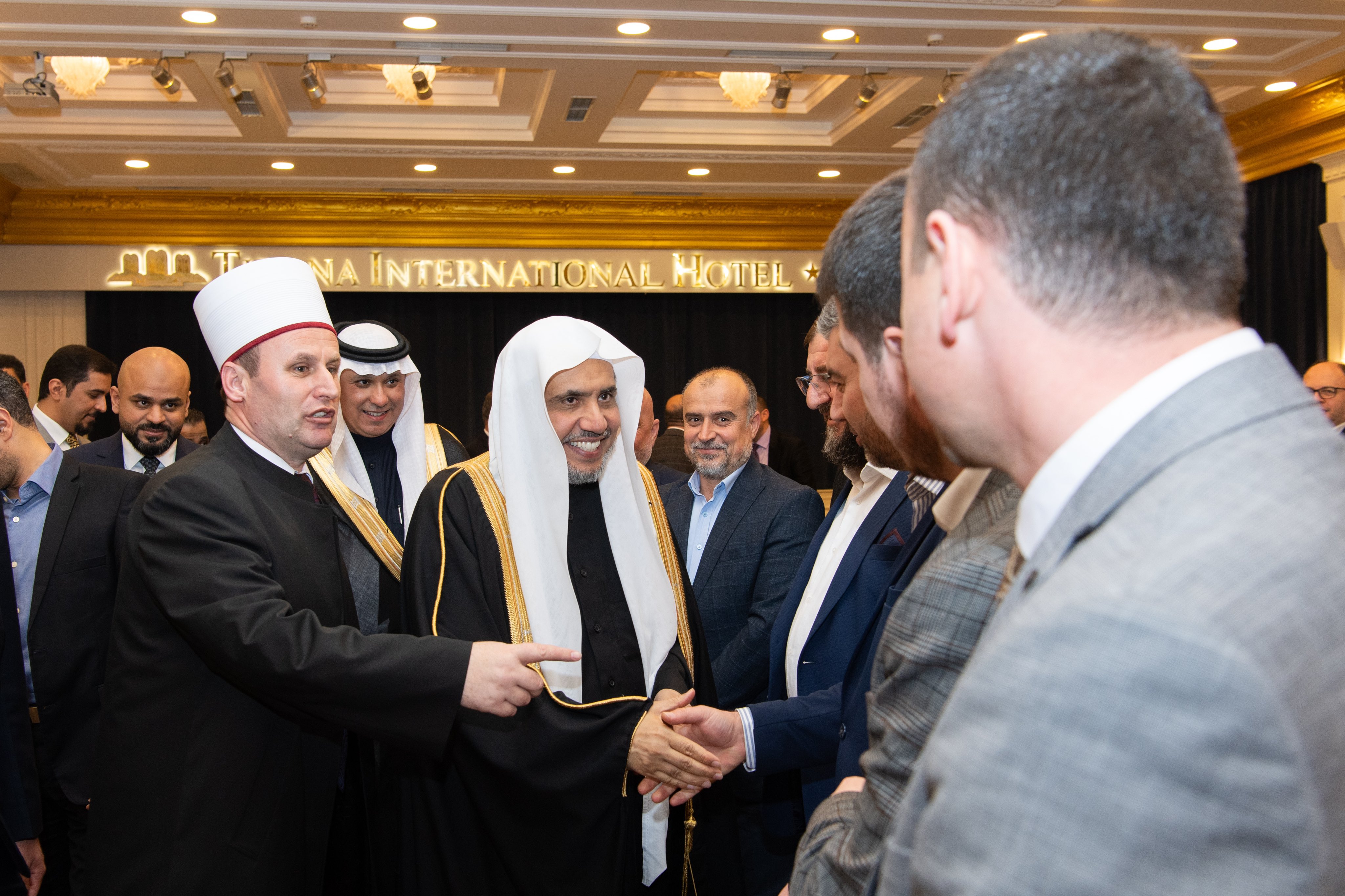 Meja bundar para pemimpin agama Albania menjamu Yang Mulia Sekretaris Jenderal LMD, Ketua Asosiasi Ulama Muslim, Syekh Dr. Mohammed Alissa