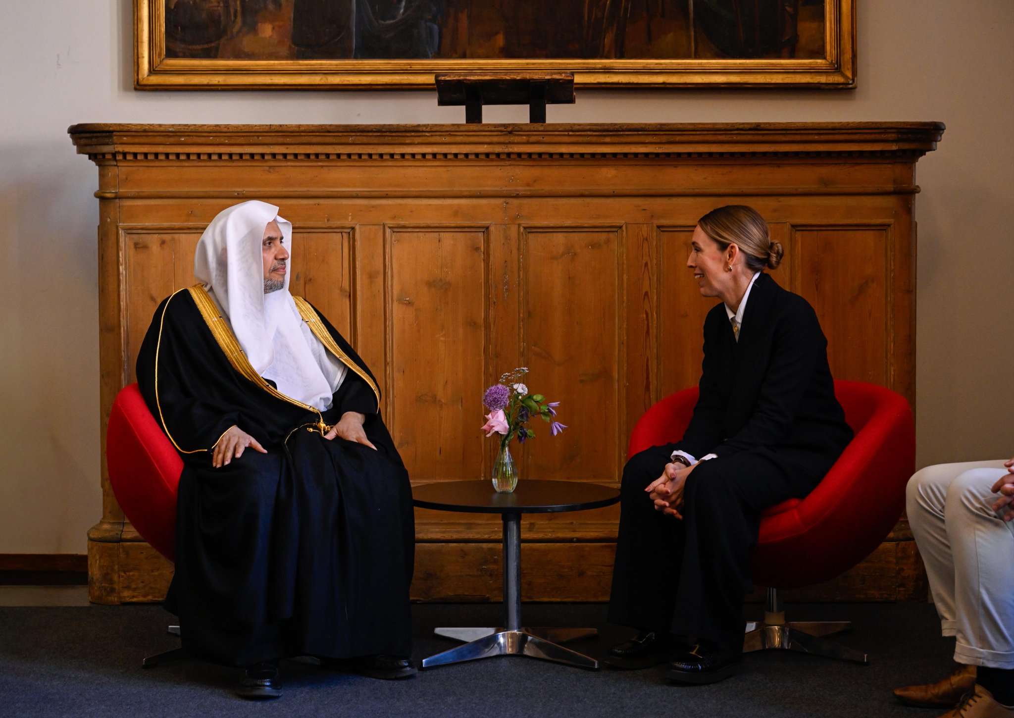 التقى معالي الأمين العام، رئيس هيئة علماء المسلمين، فضيلة الشيخ د.⁧‫محمد العيسى‬⁩ ‬⁩، "في وقتٍ سابقٍ"، دولةَ رئيس وزراء نيوزيلندا السابقة، السيدة جاسيندا أرديرن