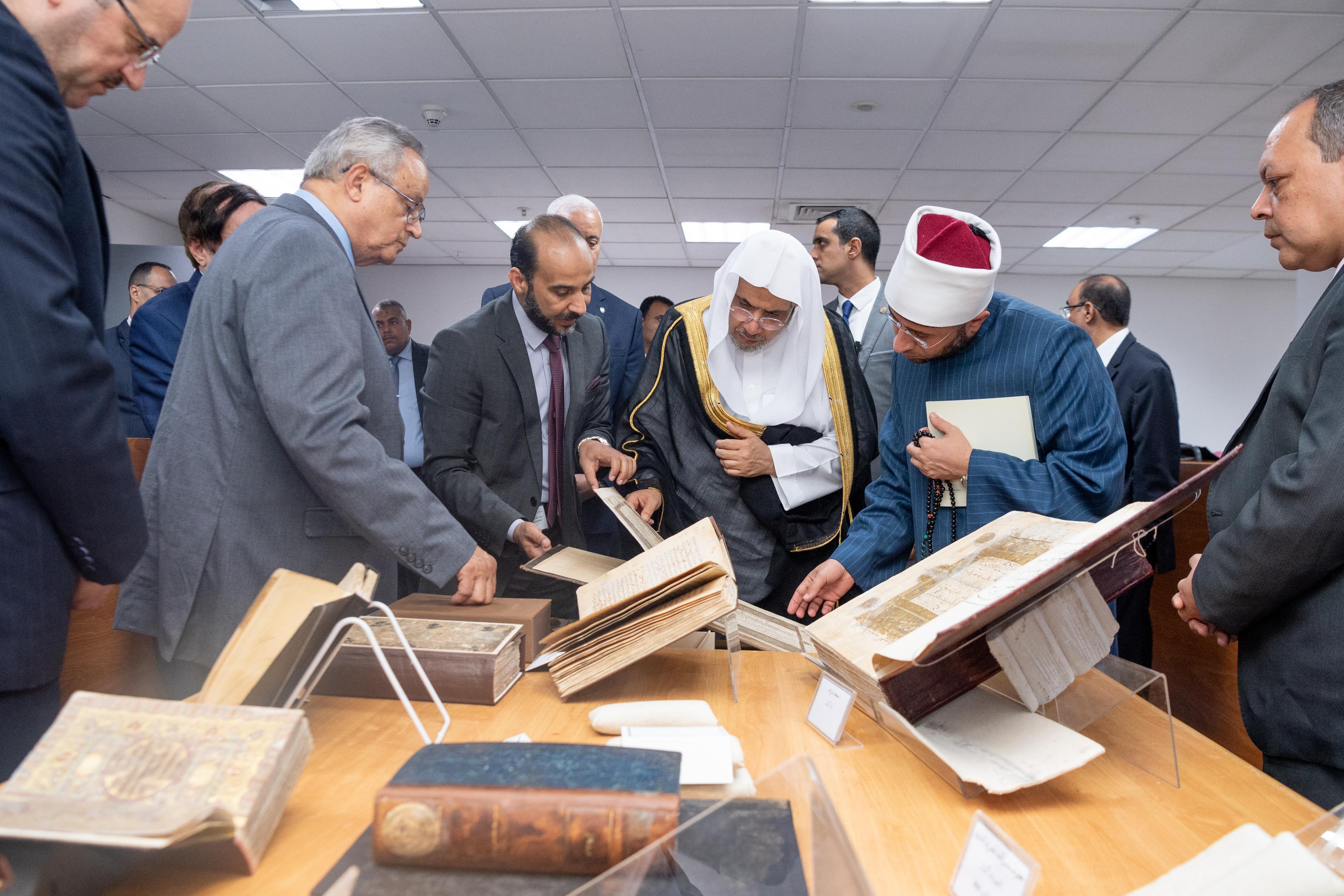 Dr. Al-Issa Receives the Key to Alexandria, the Highest Honor of the City