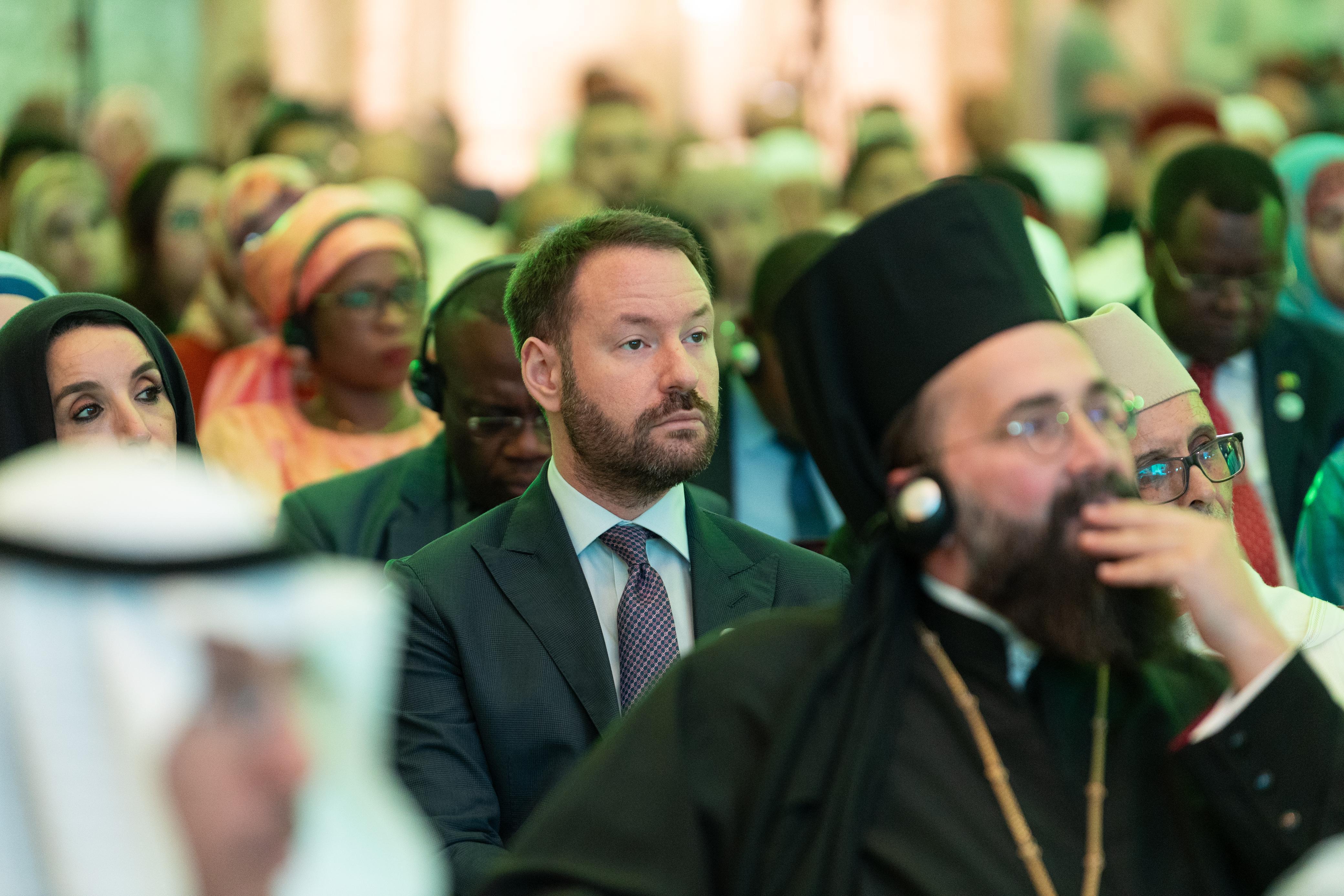 برعاية جلالة ملك المغرب وبتعاون بين رابطة العالم الإسلامي والرابطة المحمدية لعلماء المغرب   د. العيسى يدشن المؤتمر الدولي "الايمان في عالم متغير"