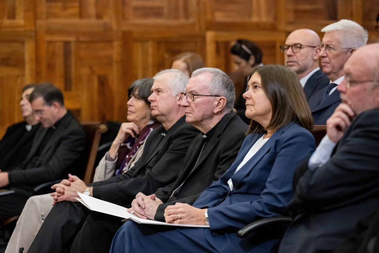 cheikh Mohammed Al-Issa reçu la bourse honorifique supérieure postdoctorale en droit de l’Université publique de Bologne, en Italie, en reconnaissance de ses efforts pour la réalisation des objectifs de la Charte des Nations Unies