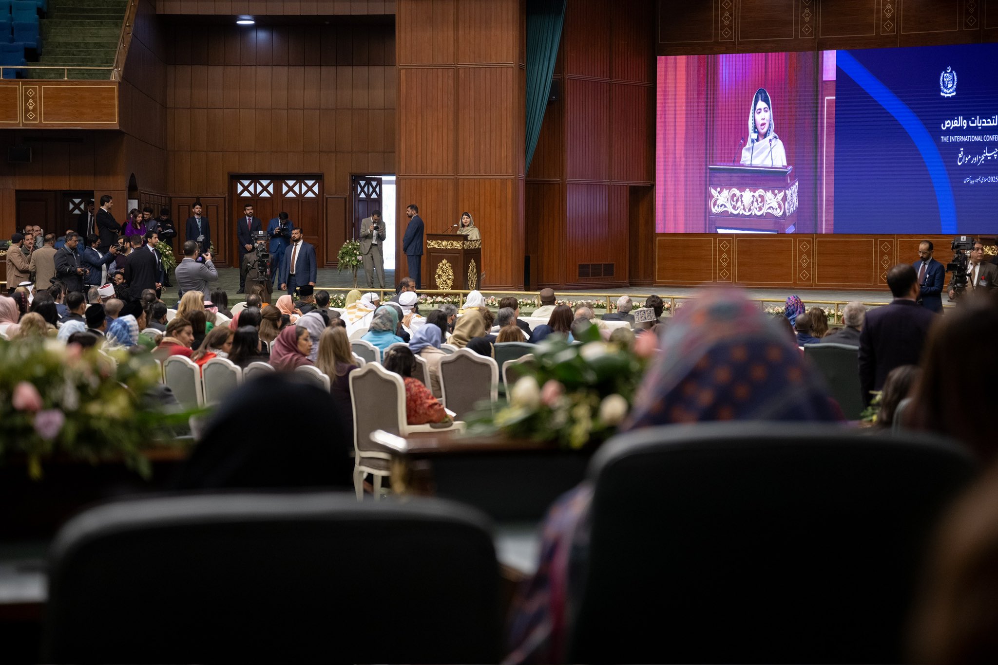 En présence du Secrétaire général, cheikh Mohammed Al-Issa, l’activiste internationale pour l’éducation des filles, Mme Malala Yousafzai, a présenté le message principal de l’initiative de la Ligue islamique mondiale :