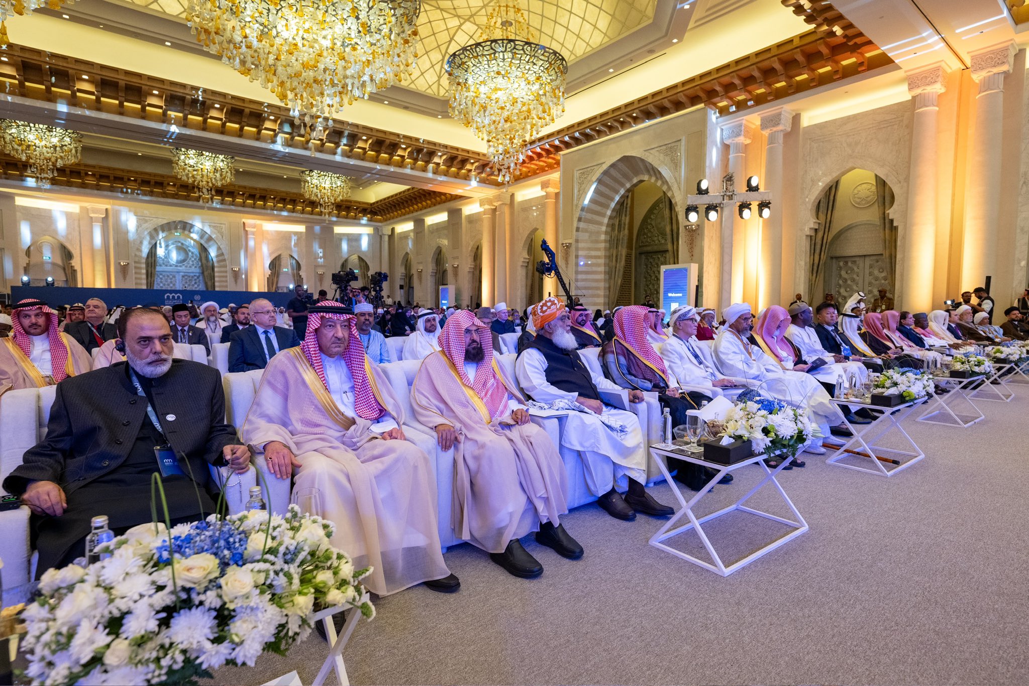El Secretario General, Presidente de la Comisión de Ulemas, Sheij Mohammed Al-Issa , durante la ceremonia de apertura de la conferencia ConstruyendoPuentesEntreLasEscuelas .