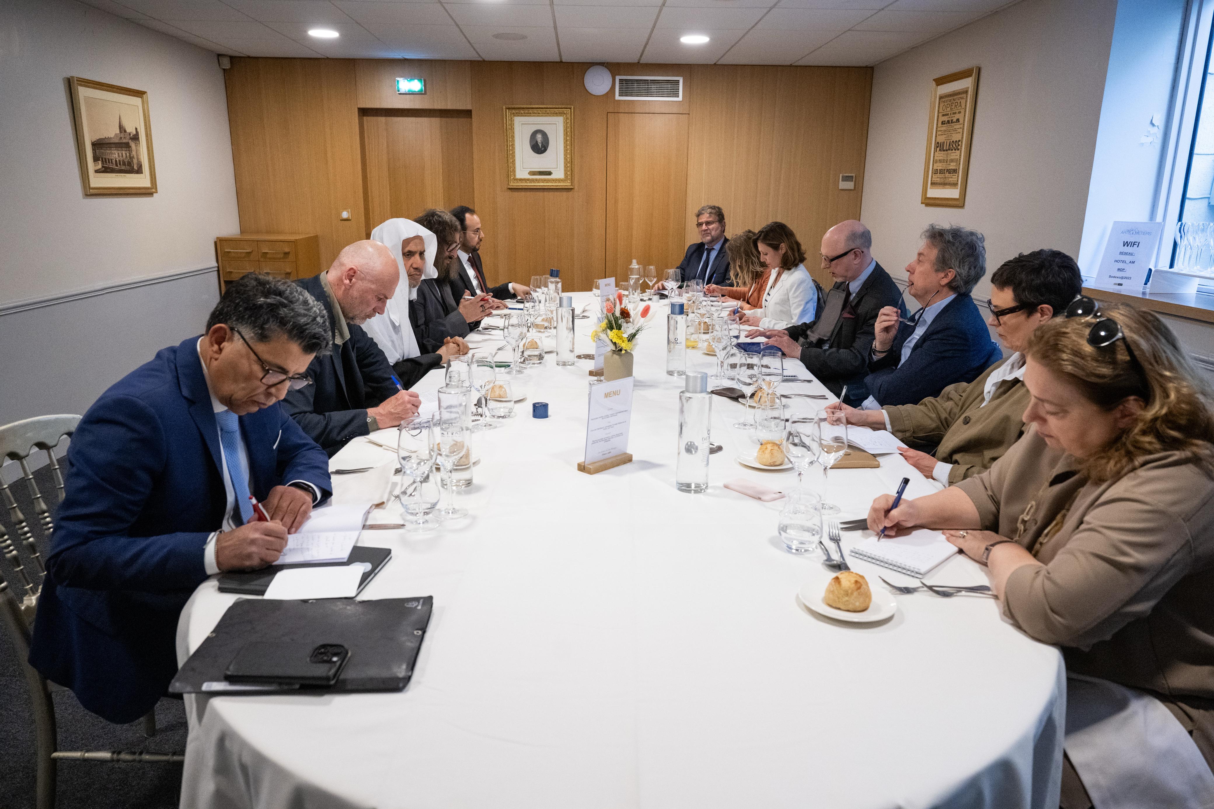 In response to invitations from prominent global centers for thought and study in Paris, the Secretary-General of the Muslim World League begins his official visit to the Republic of France with a significant tour of the first-of-its-kind museum