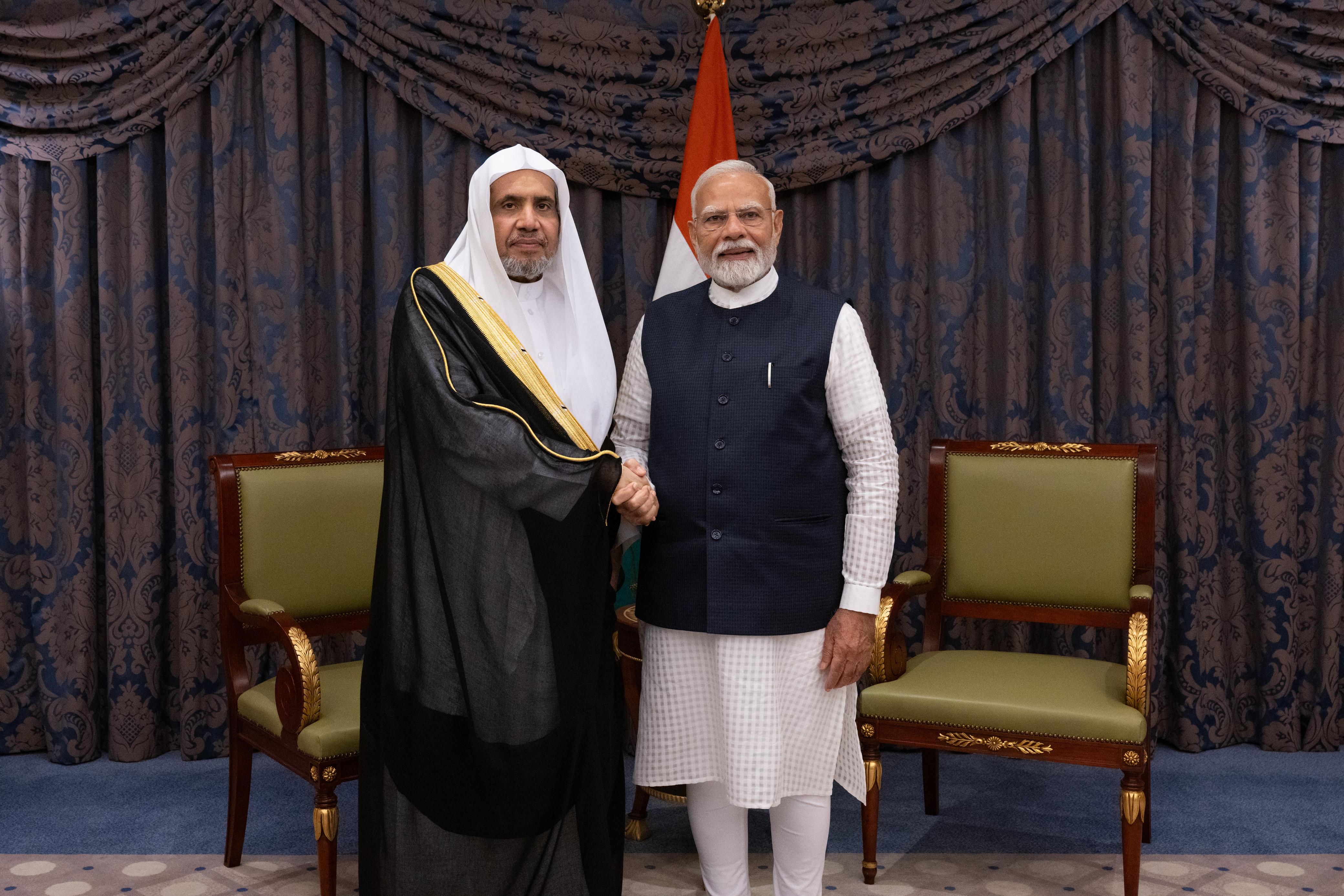 جناب دبیرکل و رئیس انجمن علمای مسلمان، آقای دکتر شیخ محمد العیسی، در شهر جده با نخست‌وزیر هند، آقای نارندرا مودی دیدار کرد.