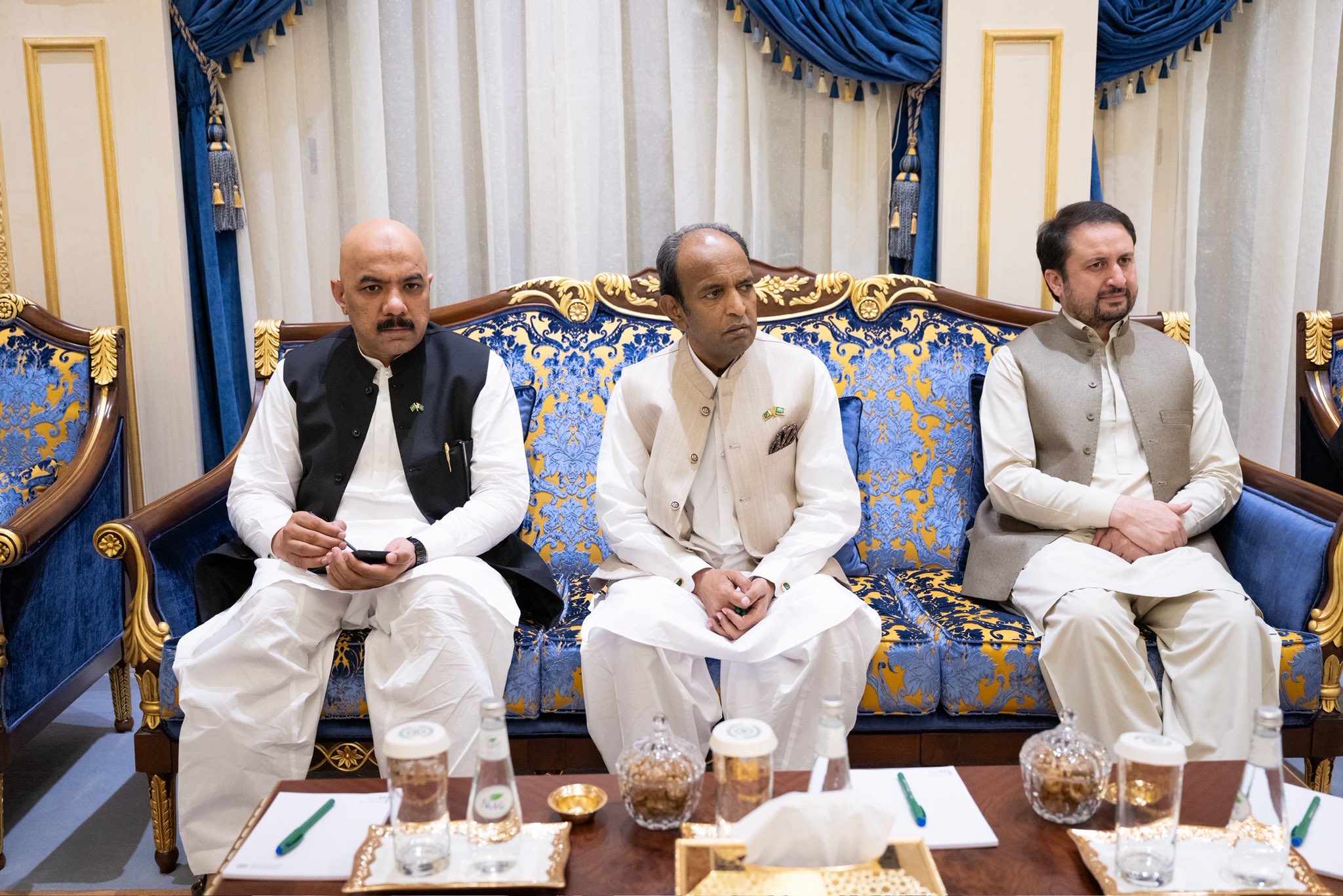 Ce soir, à La Mecque, le Secrétaire général et Président de l’Organisation des savants musulmans, cheikh Mohammed Alissa a rencontré le Président du Parlement pakistanais, M. Sardar Ayaz Sadiq.